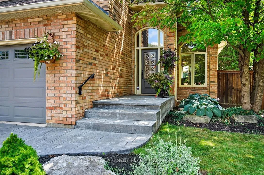 Photo 3 of 50 Longyear Drive, Hamilton, Waterdown — HOMEH