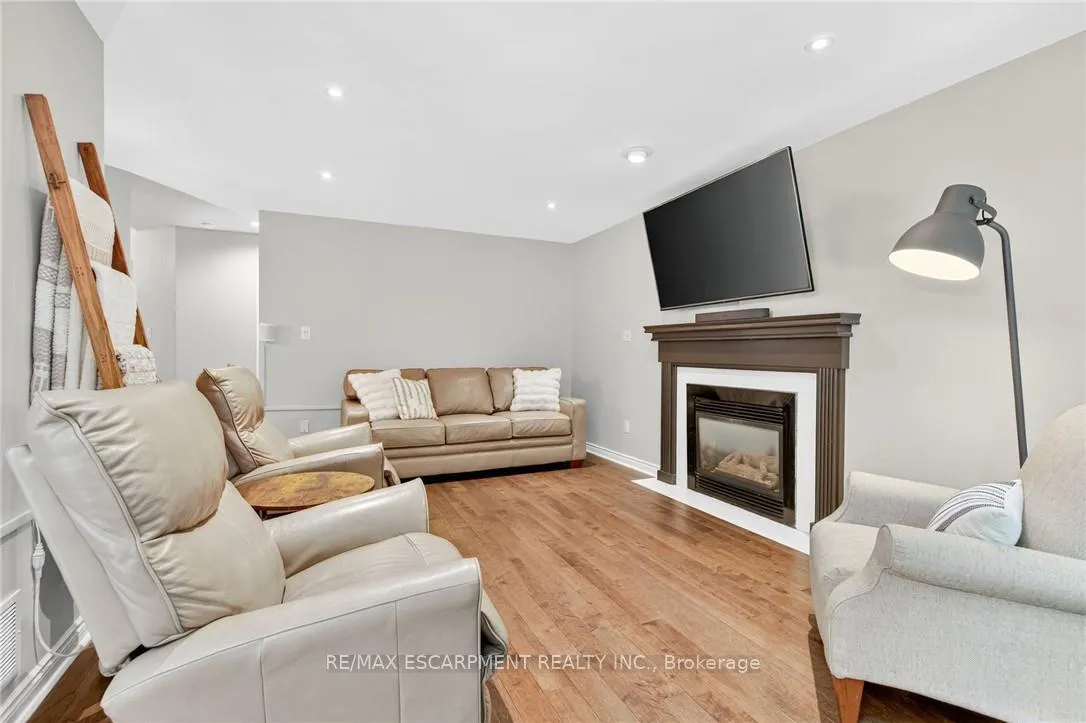 Photo 16 of 50 Longyear Drive, Hamilton, Waterdown — HOMEH