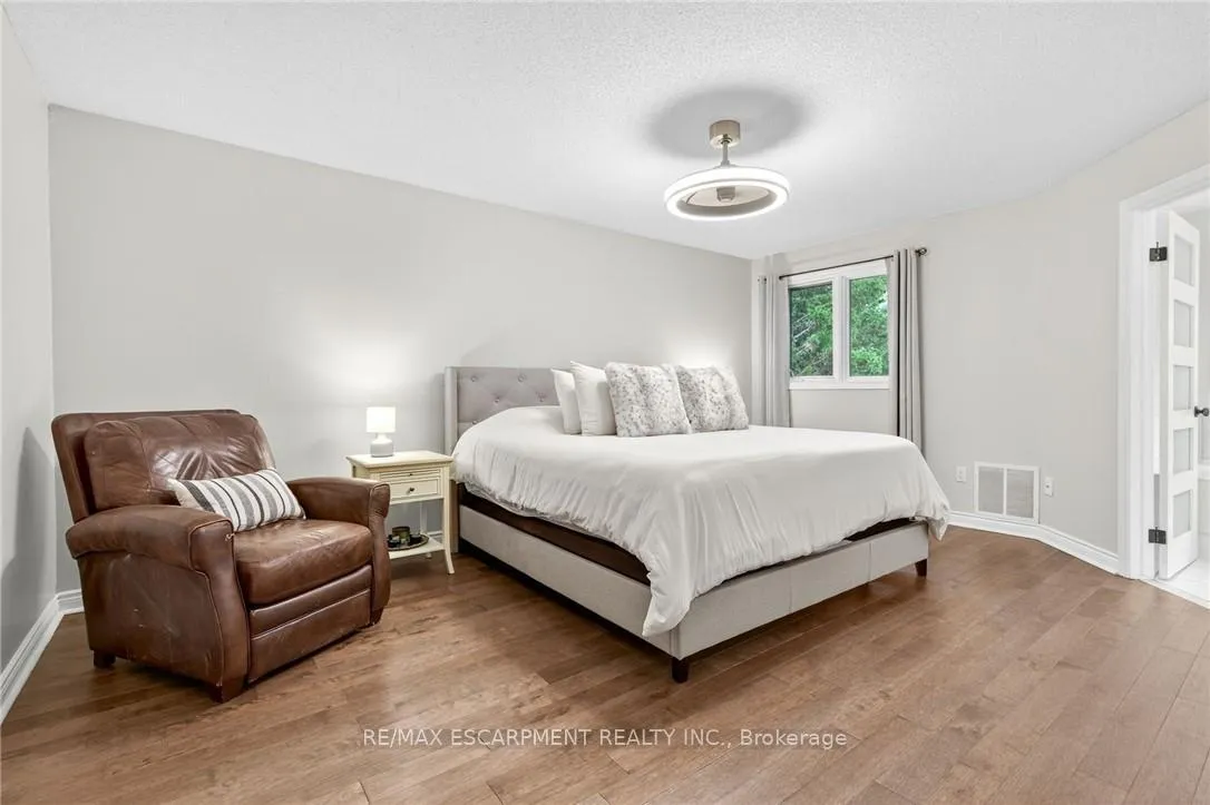 Photo 20 of 50 Longyear Drive, Hamilton, Waterdown — HOMEH