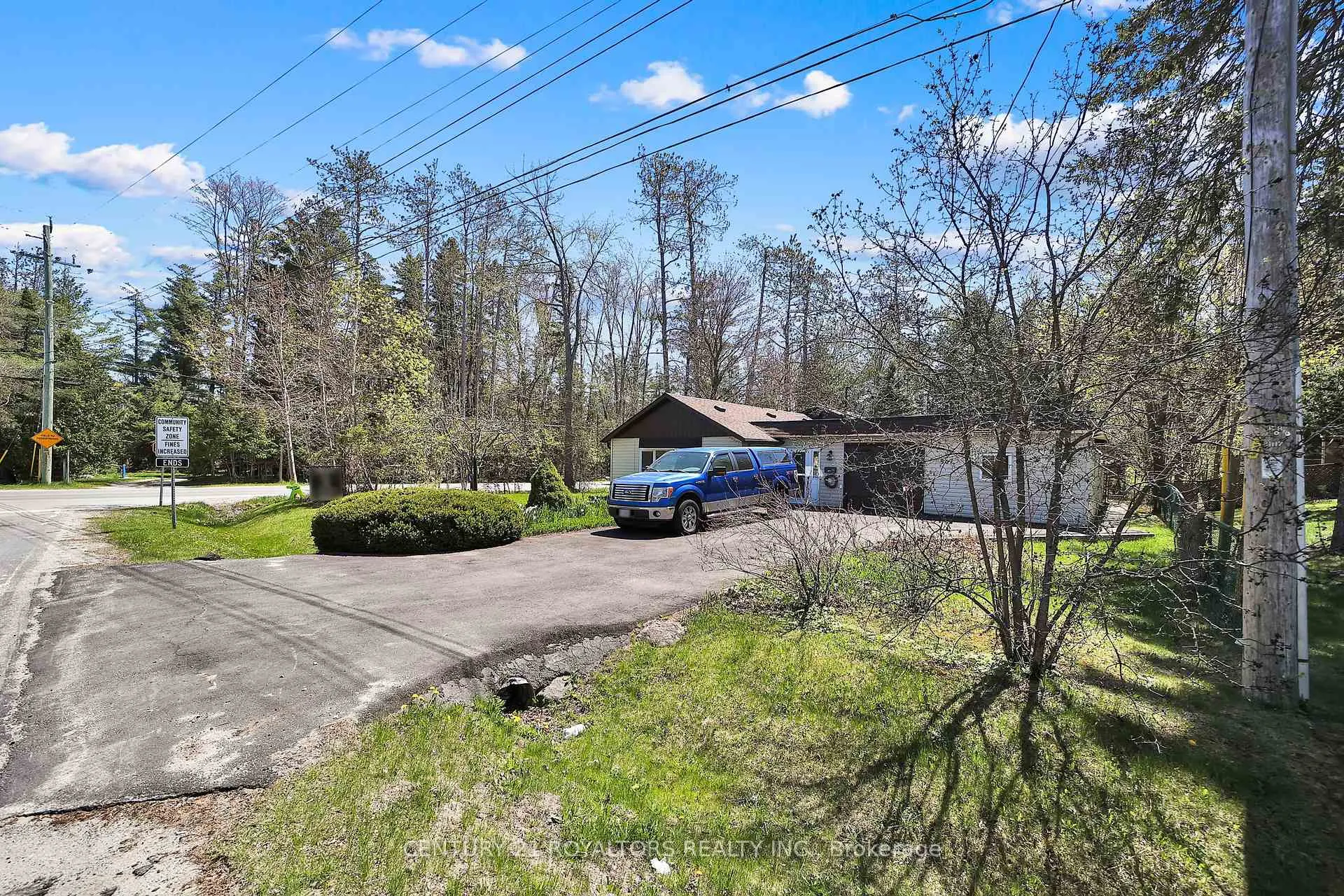 Photo 2 of 807 Joseph Street, Innisfil, Alcona — HOMEH