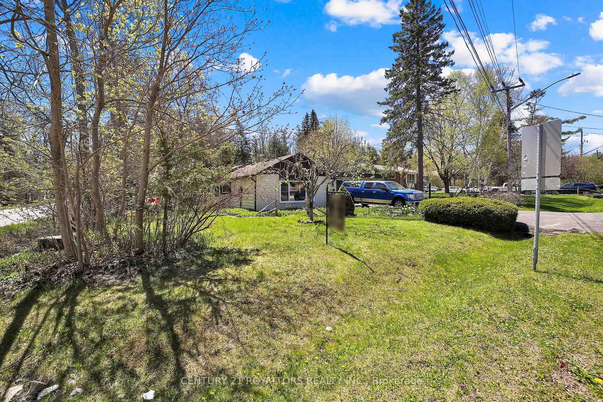 Photo 3 of 807 Joseph Street, Innisfil, Alcona — HOMEH