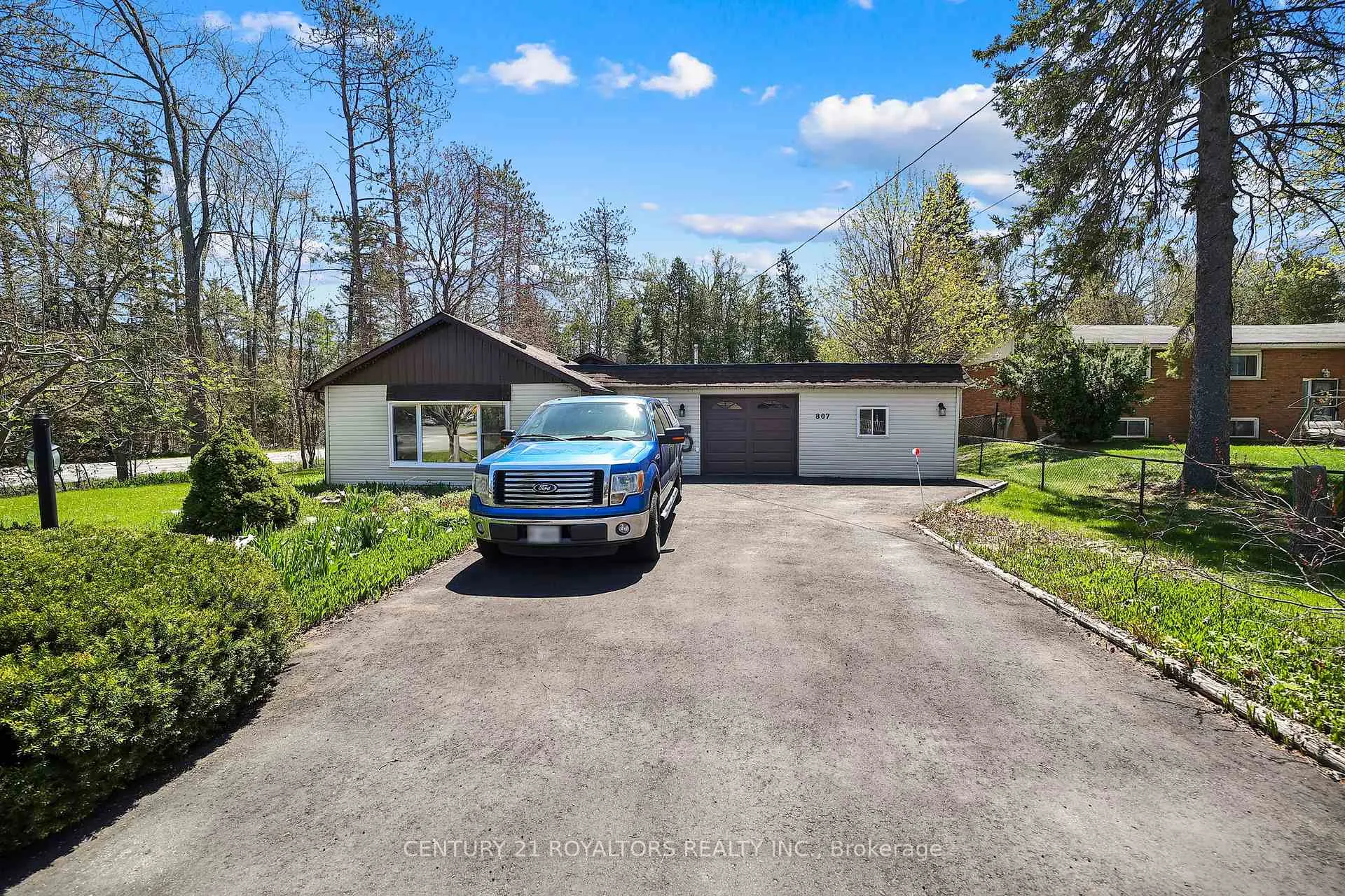 Photo 4 of 807 Joseph Street, Innisfil, Alcona — HOMEH