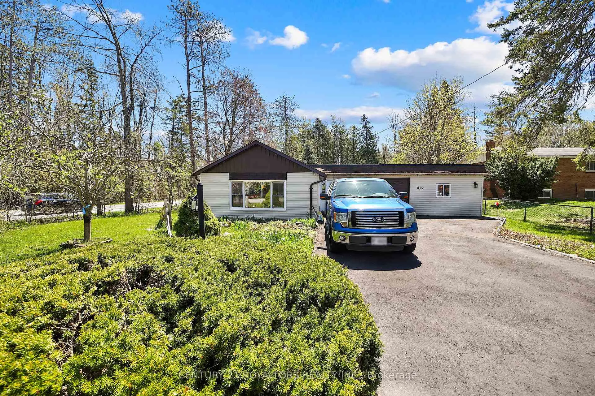 Photo 5 of 807 Joseph Street, Innisfil, Alcona — HOMEH