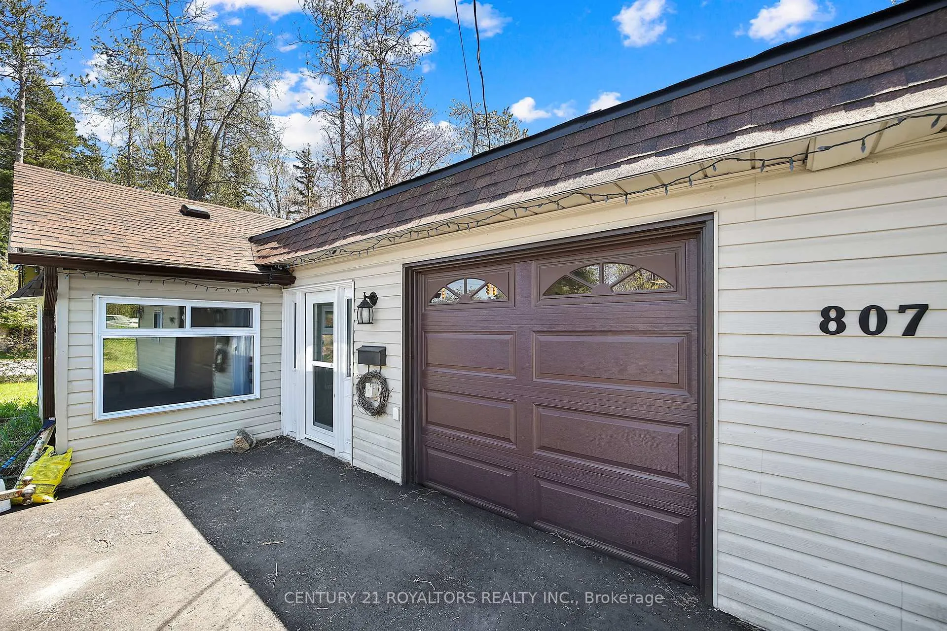 Photo 6 of 807 Joseph Street, Innisfil, Alcona — HOMEH