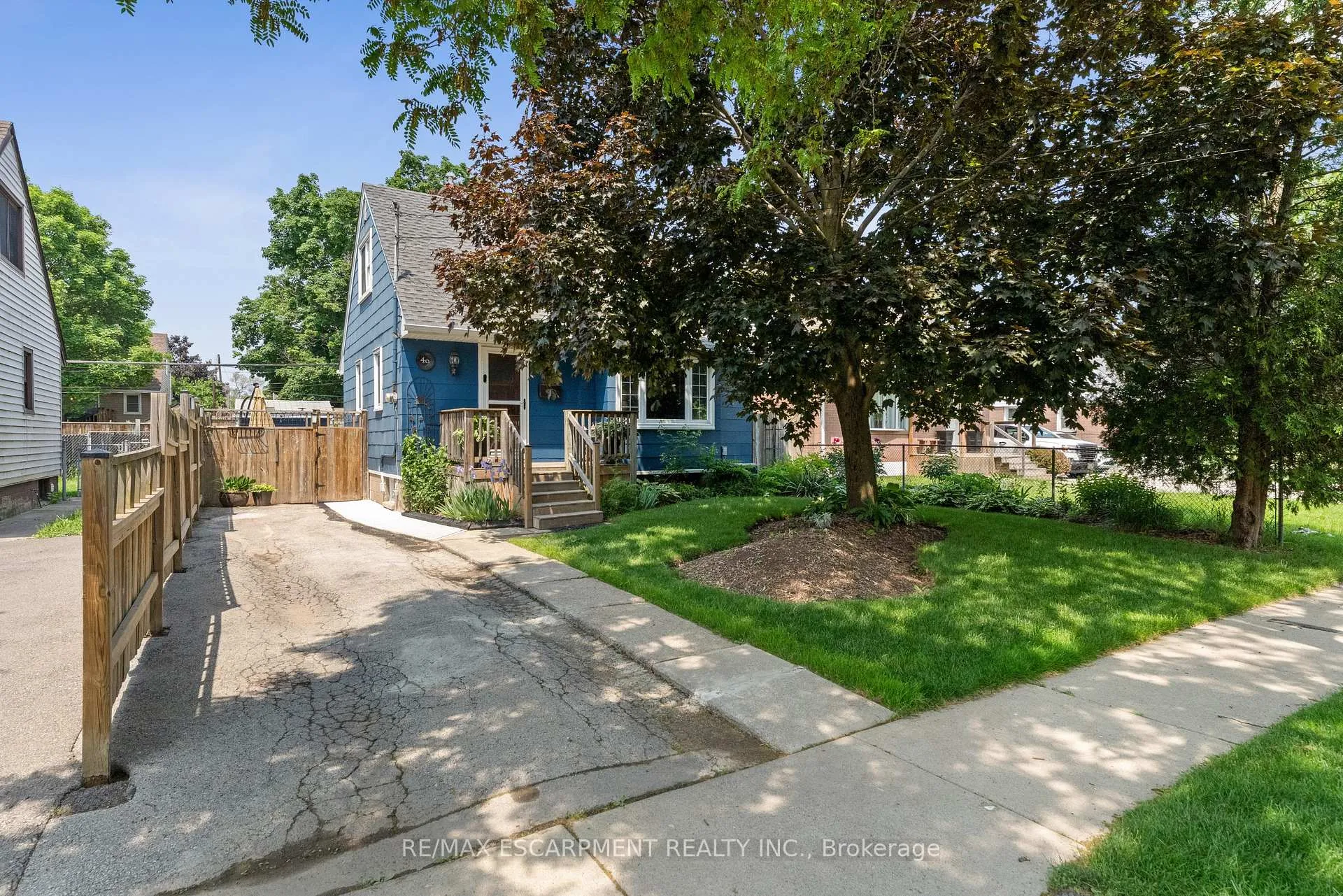 Photo 2 of 49 Eaton Place, Hamilton, McQuesten — HOMEH