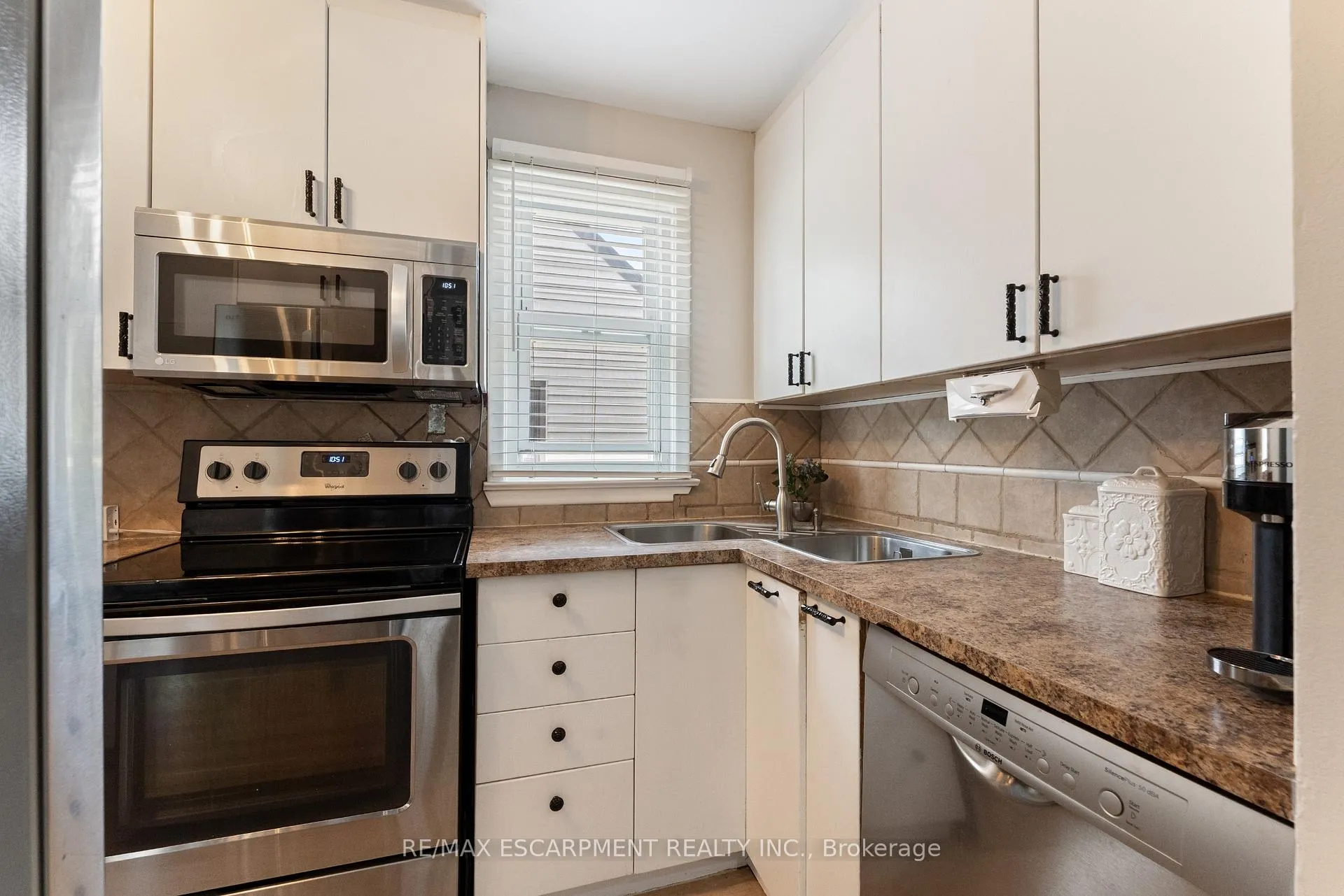 Photo 12 of 49 Eaton Place, Hamilton, McQuesten — HOMEH