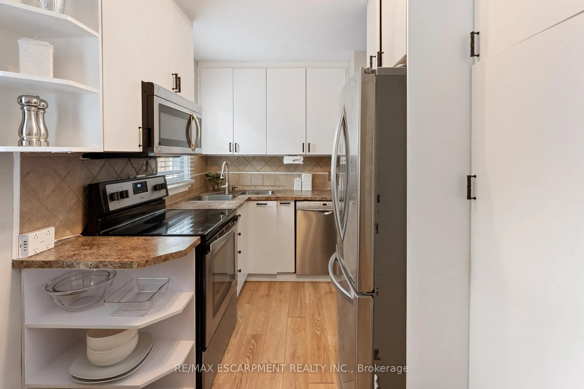 Photo 16 of 49 Eaton Place, Hamilton, McQuesten — HOMEH