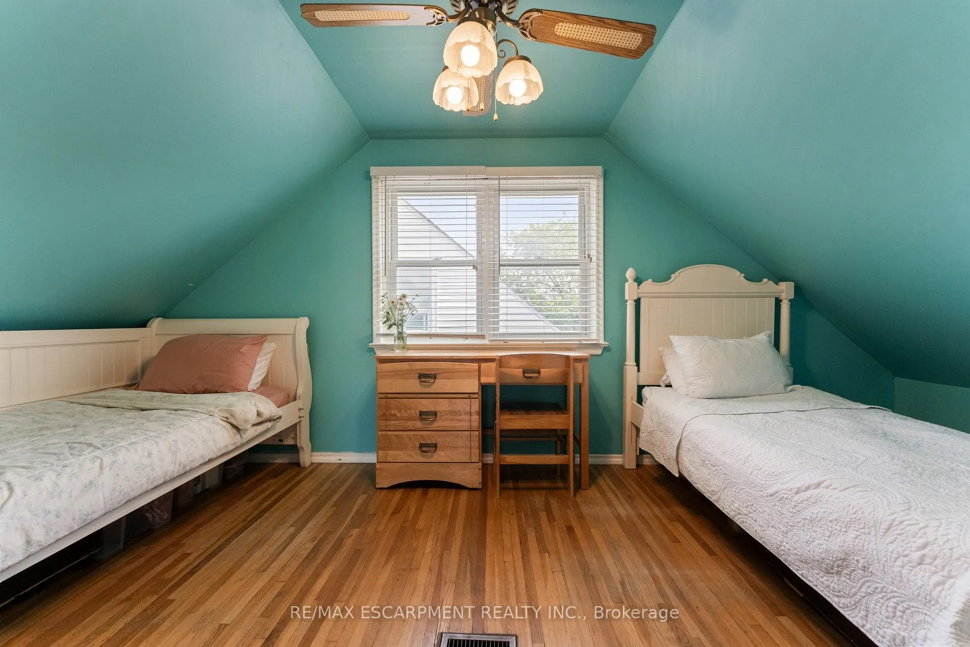 Photo 26 of 49 Eaton Place, Hamilton, McQuesten — HOMEH