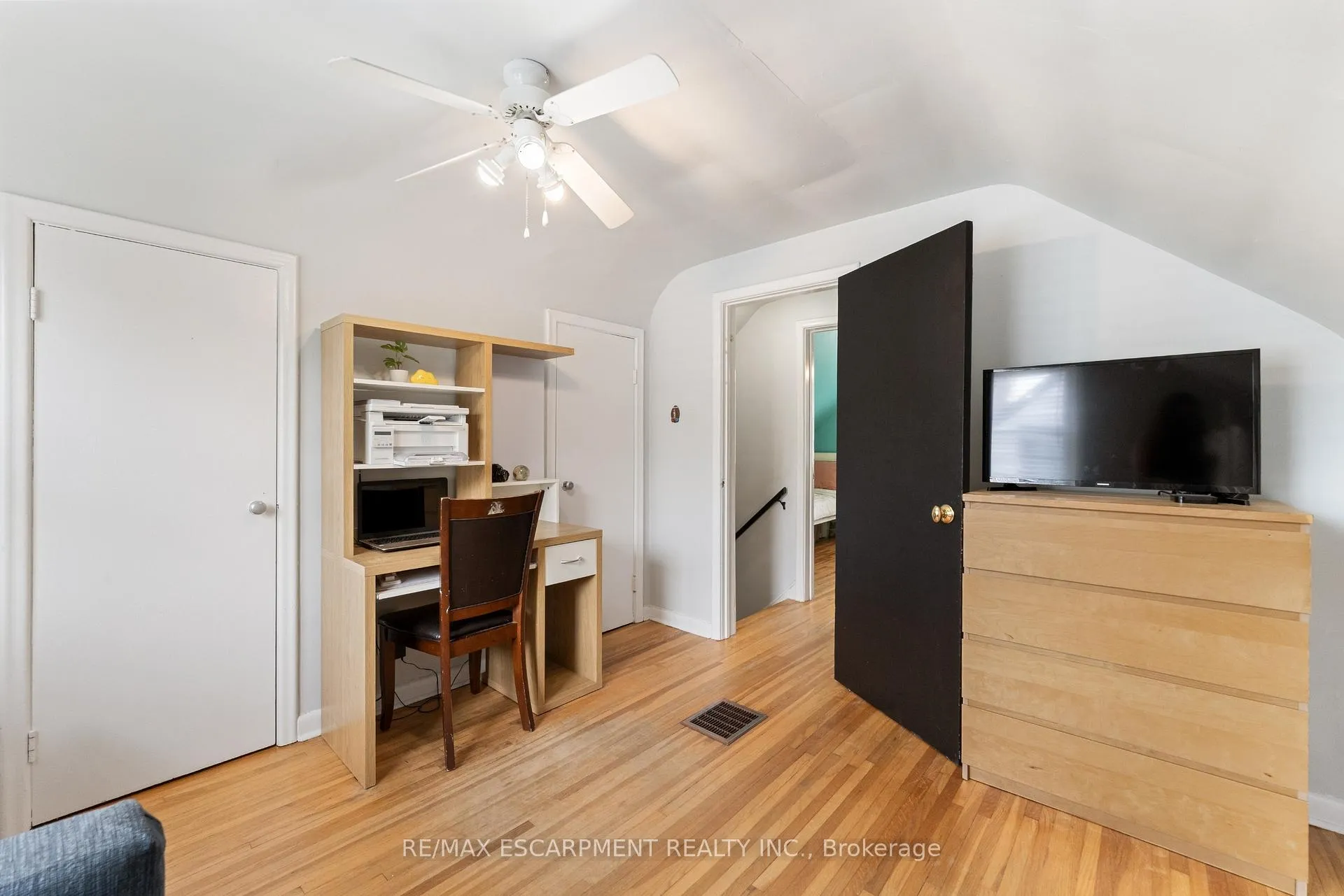 Photo 30 of 49 Eaton Place, Hamilton, McQuesten — HOMEH