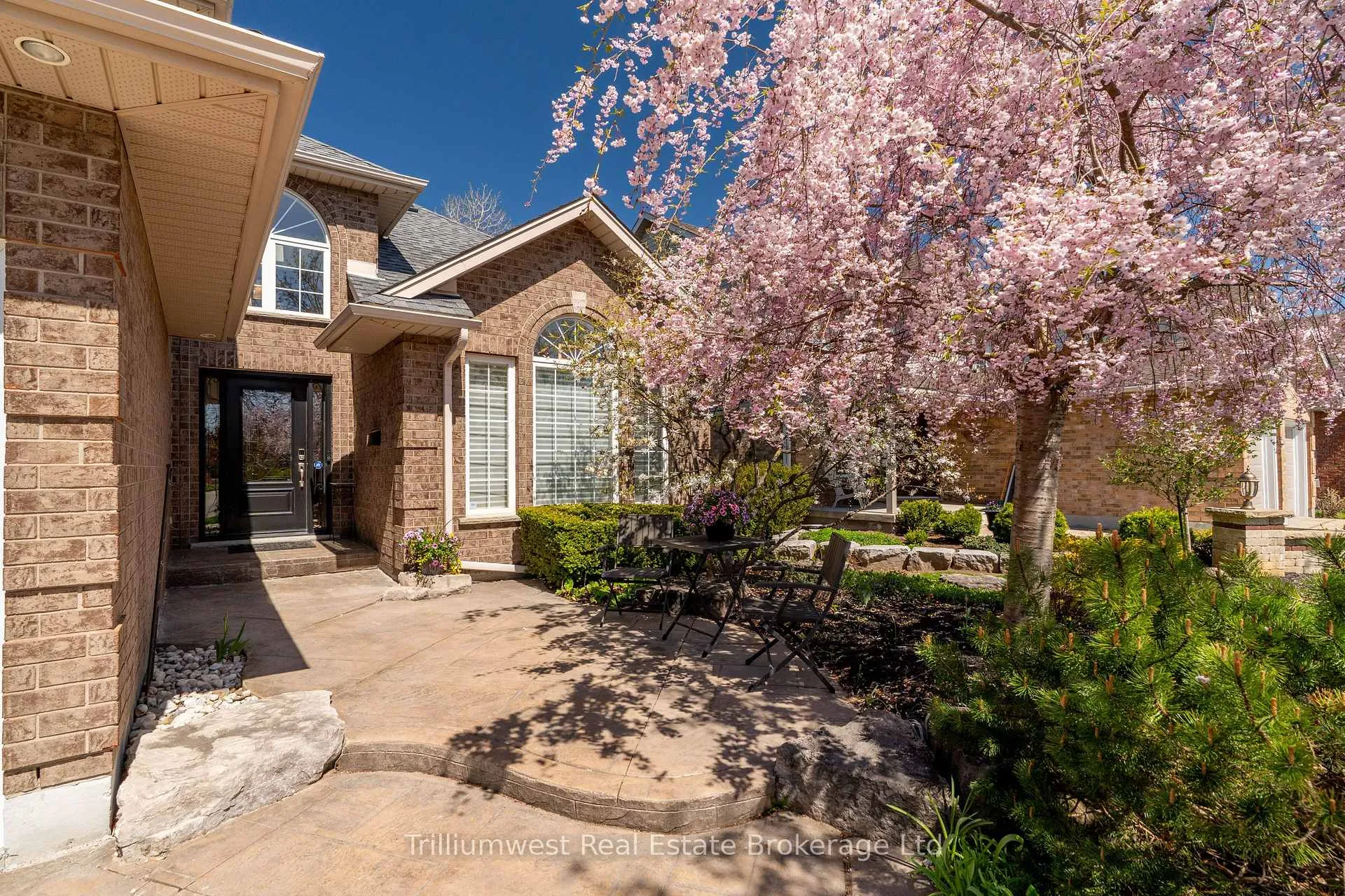 Photo 3 of 60 Robin Road, Guelph, Kortright East — HOMEH