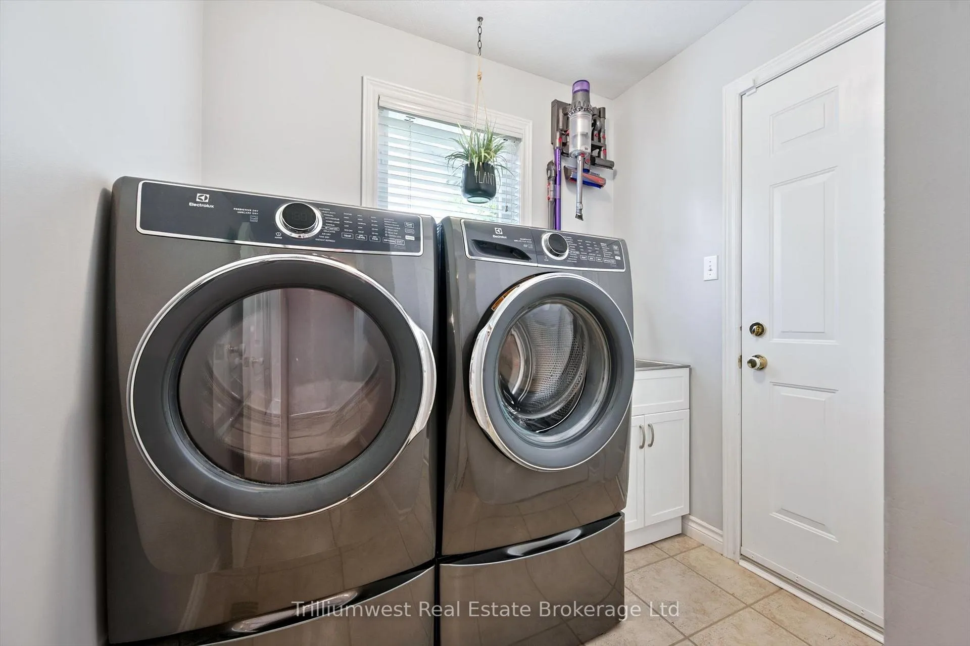 Photo 18 of 78 Pheasant Run Drive, Guelph, Kortright Hills — HOMEH
