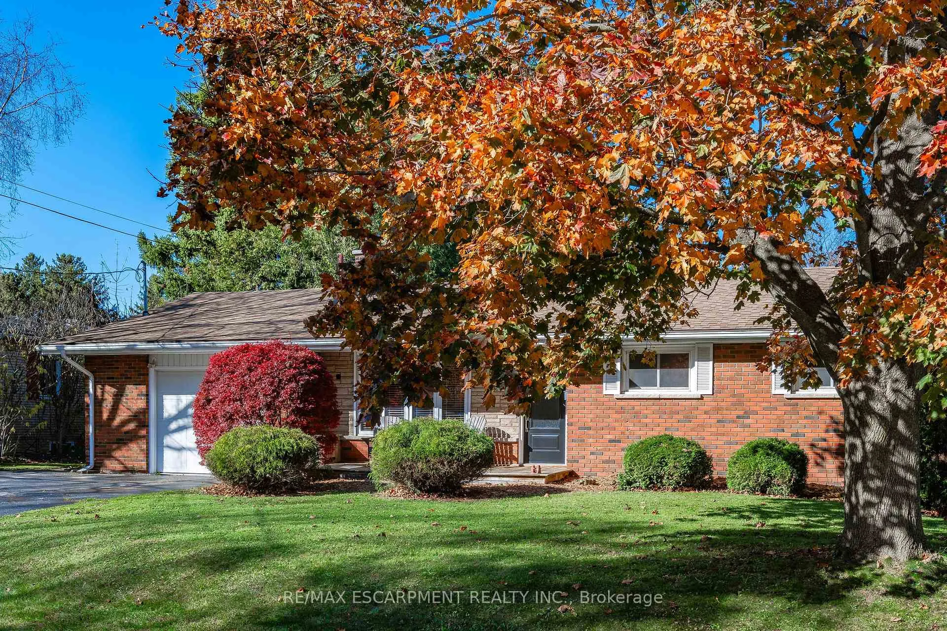 Photo 2 of 375 Clarendon Drive, Hamilton, Ancaster — HOMEH