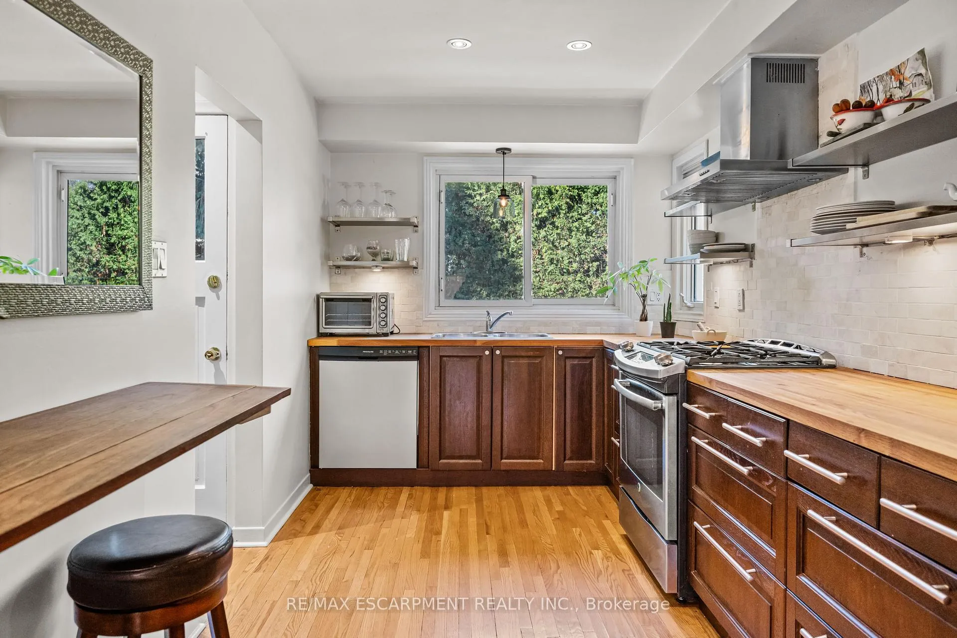 Photo 11 of 375 Clarendon Drive, Hamilton, Ancaster — HOMEH
