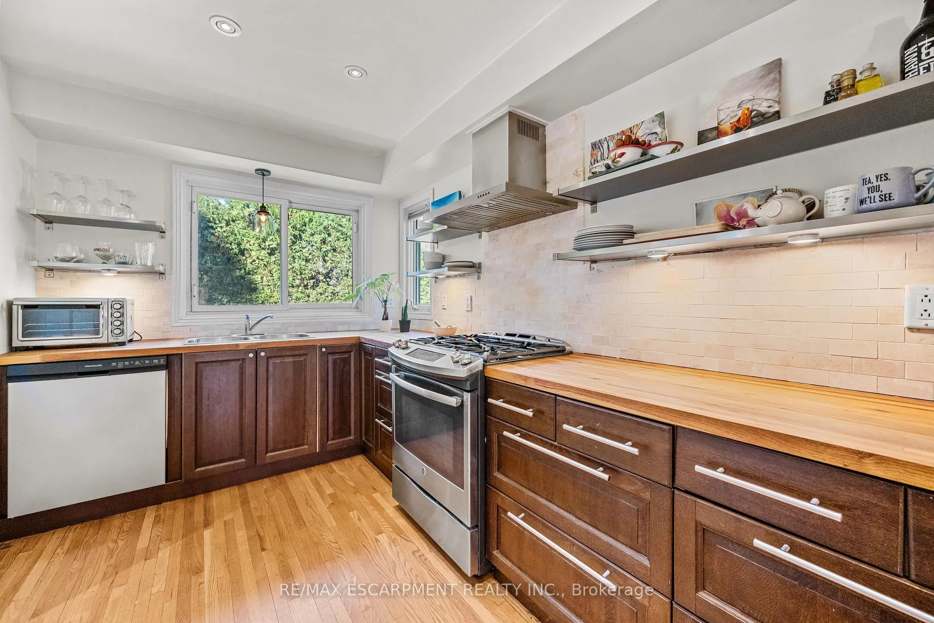 Photo 12 of 375 Clarendon Drive, Hamilton, Ancaster — HOMEH