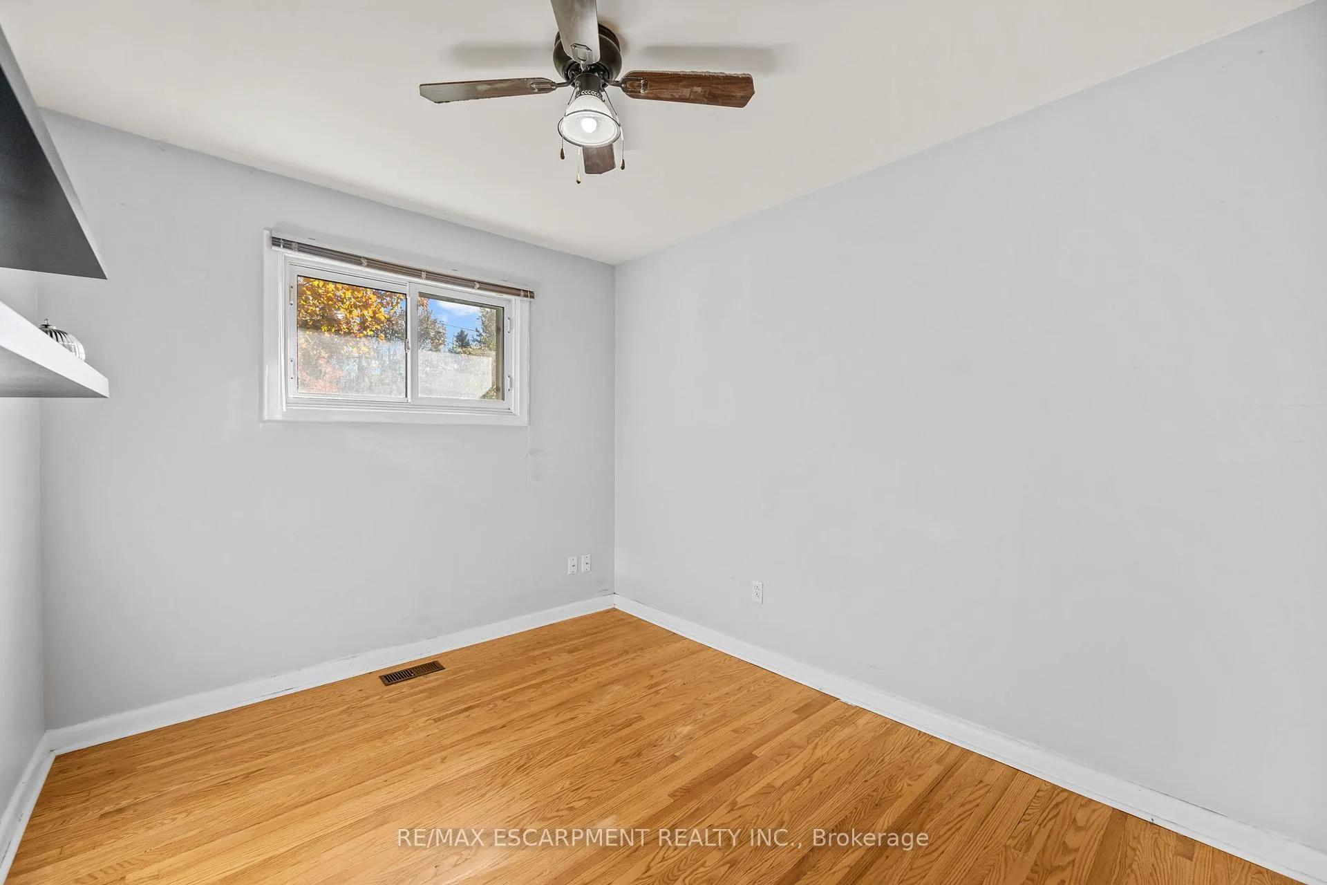 Photo 20 of 375 Clarendon Drive, Hamilton, Ancaster — HOMEH