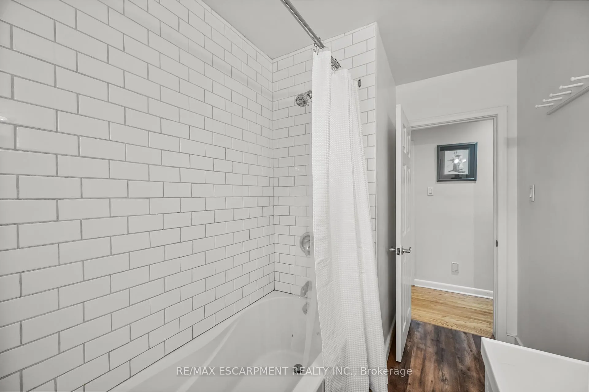 Photo 23 of 375 Clarendon Drive, Hamilton, Ancaster — HOMEH