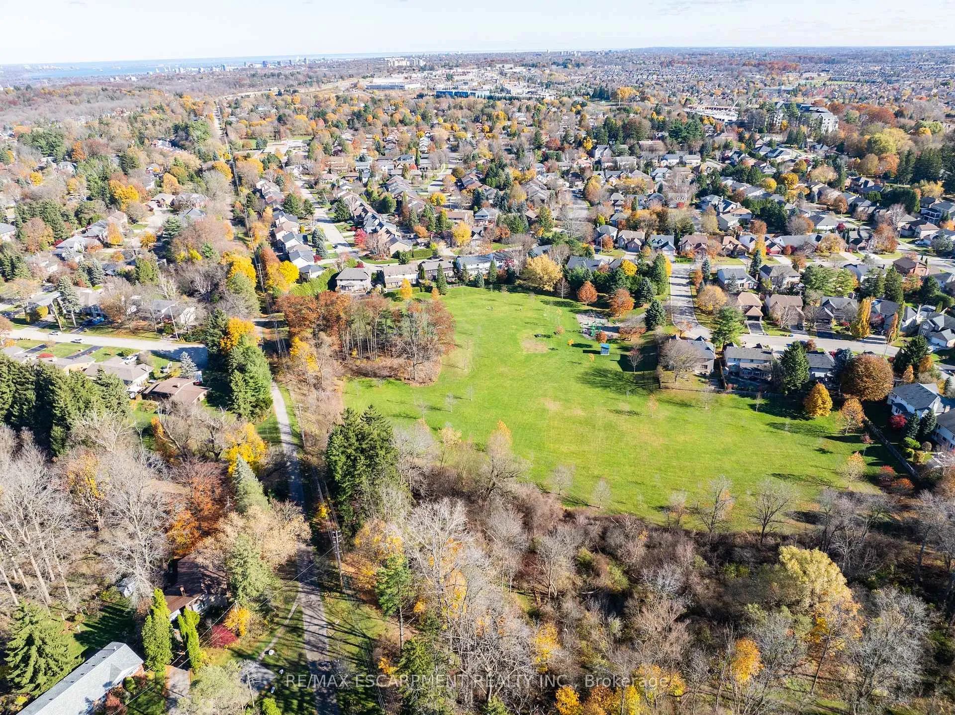 Photo 39 of 375 Clarendon Drive, Hamilton, Ancaster — HOMEH
