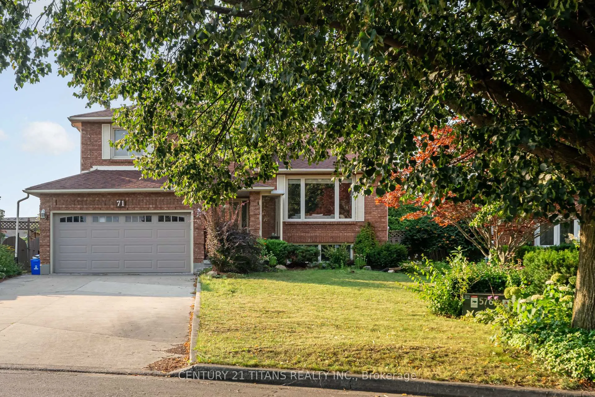 Photo 3 of 71 Kingswood Drive, Clarington, Courtice — HOMEH