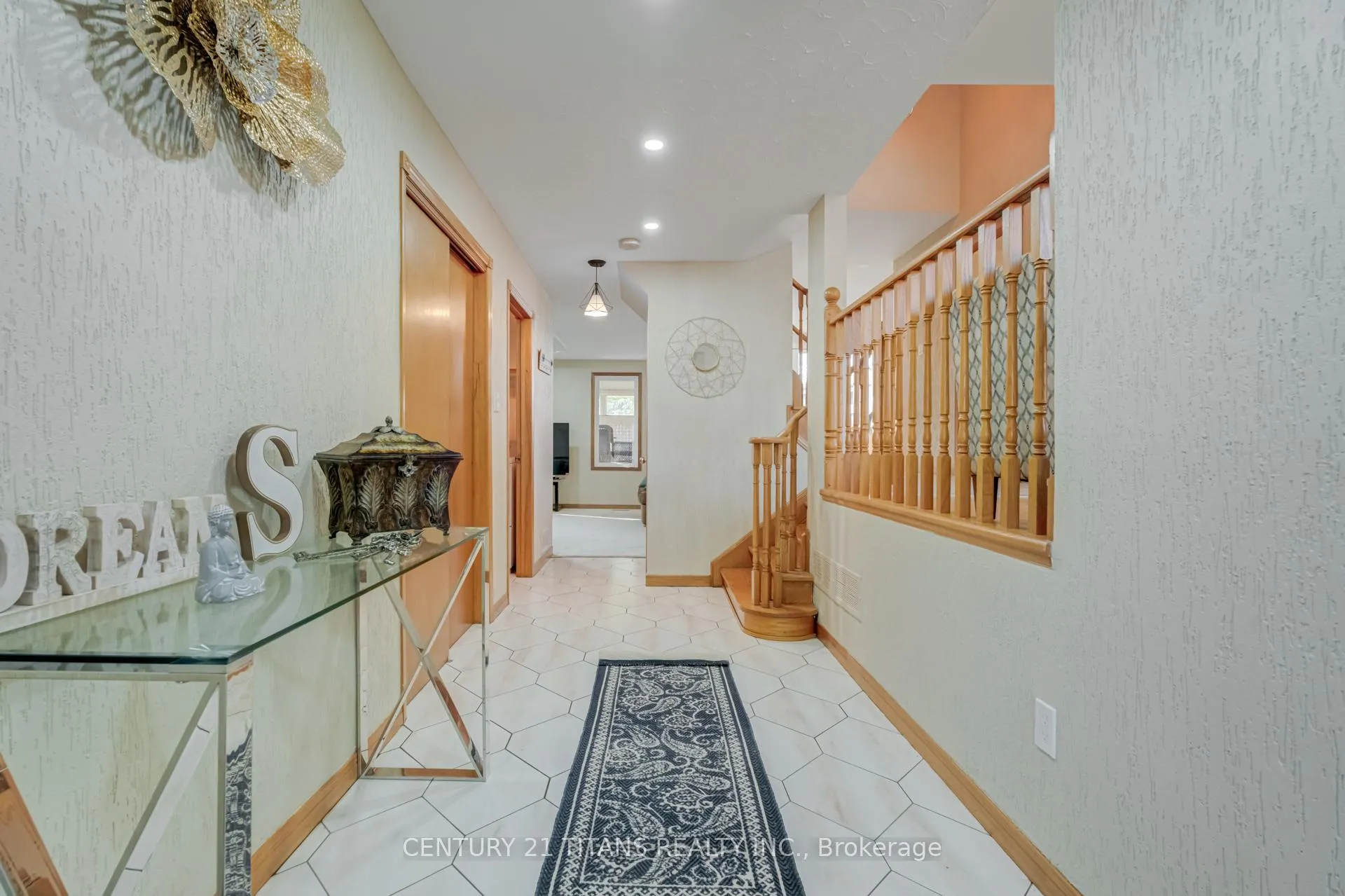 Photo 5 of 71 Kingswood Drive, Clarington, Courtice — HOMEH