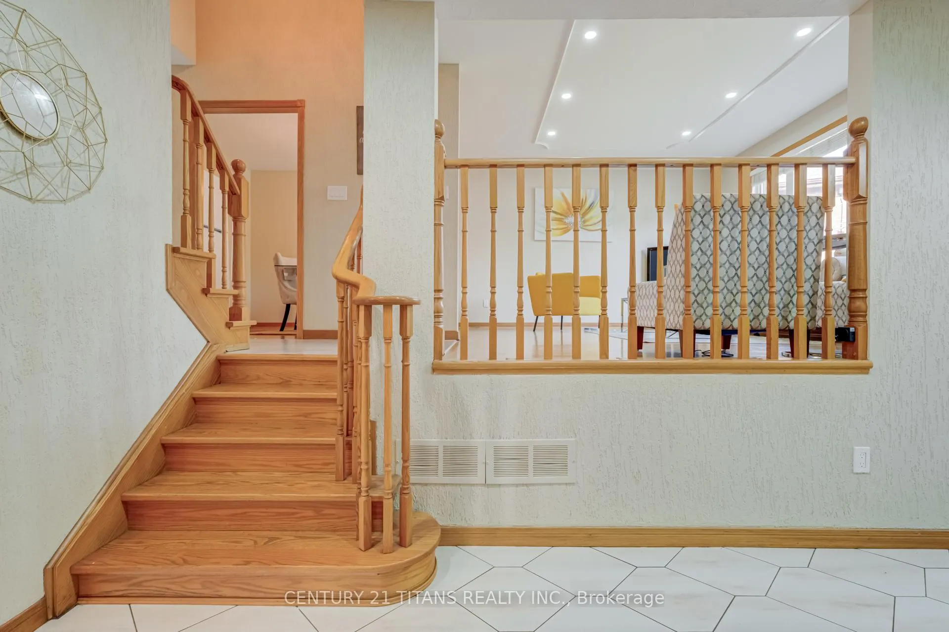 Photo 11 of 71 Kingswood Drive, Clarington, Courtice — HOMEH