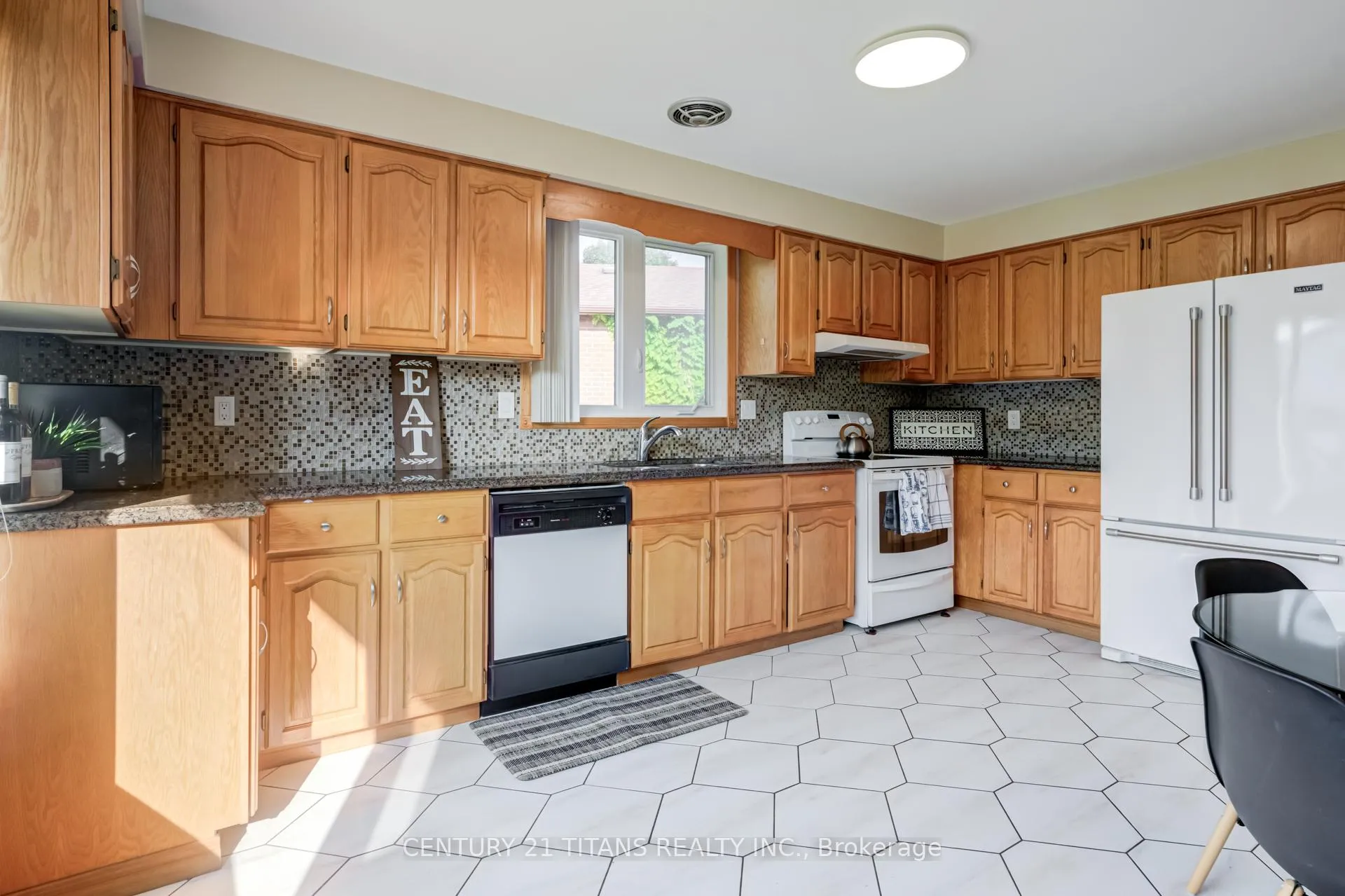 Photo 19 of 71 Kingswood Drive, Clarington, Courtice — HOMEH