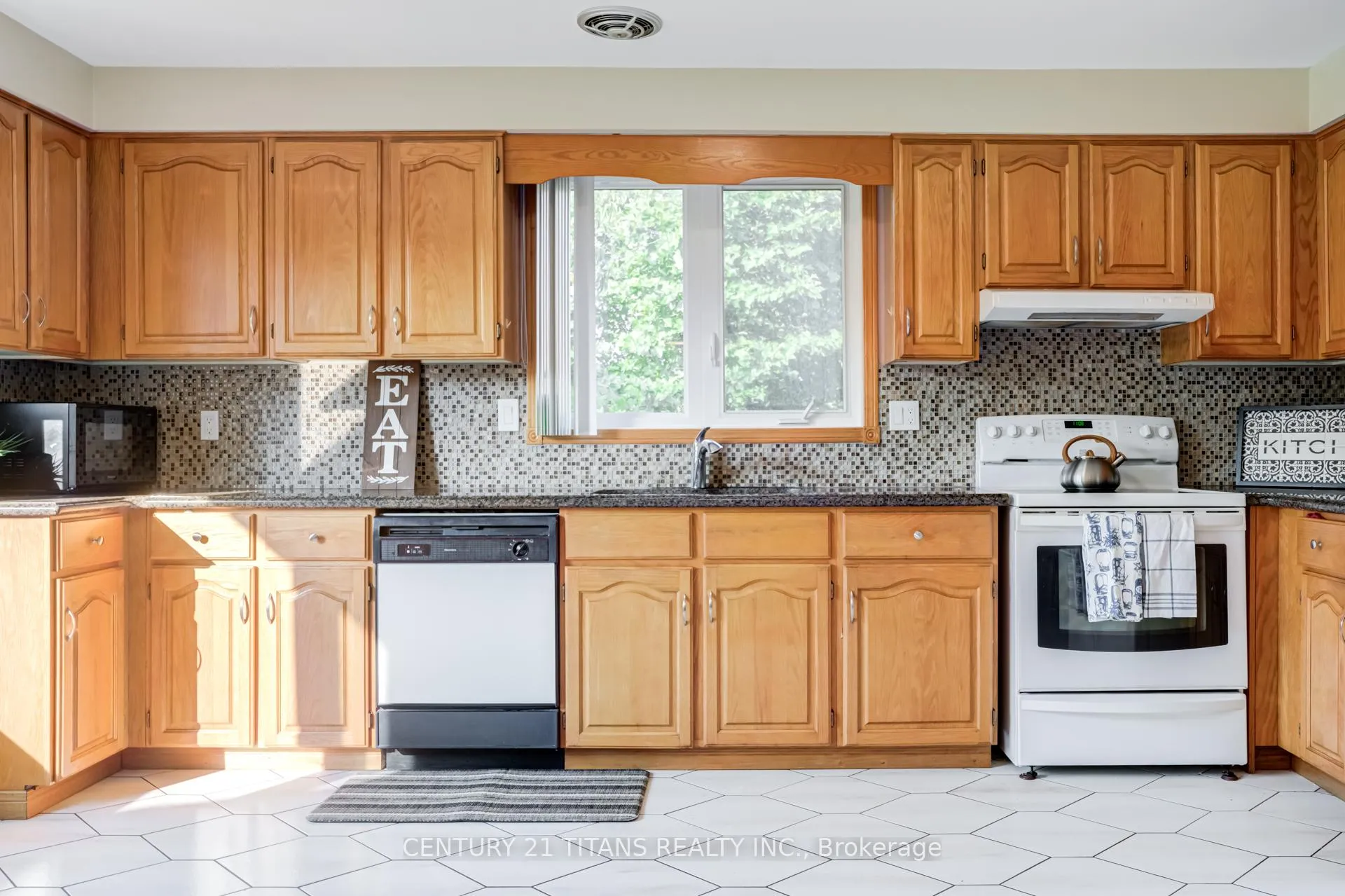 Photo 21 of 71 Kingswood Drive, Clarington, Courtice — HOMEH