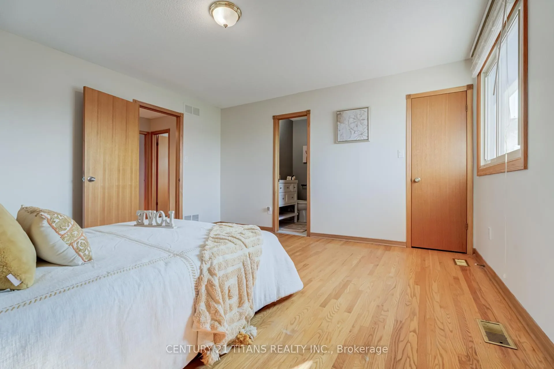 Photo 25 of 71 Kingswood Drive, Clarington, Courtice — HOMEH