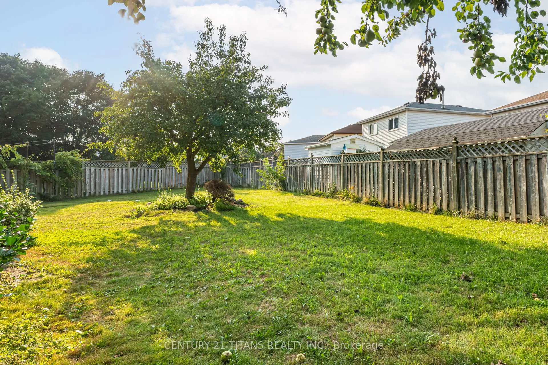 Photo 47 of 71 Kingswood Drive, Clarington, Courtice — HOMEH