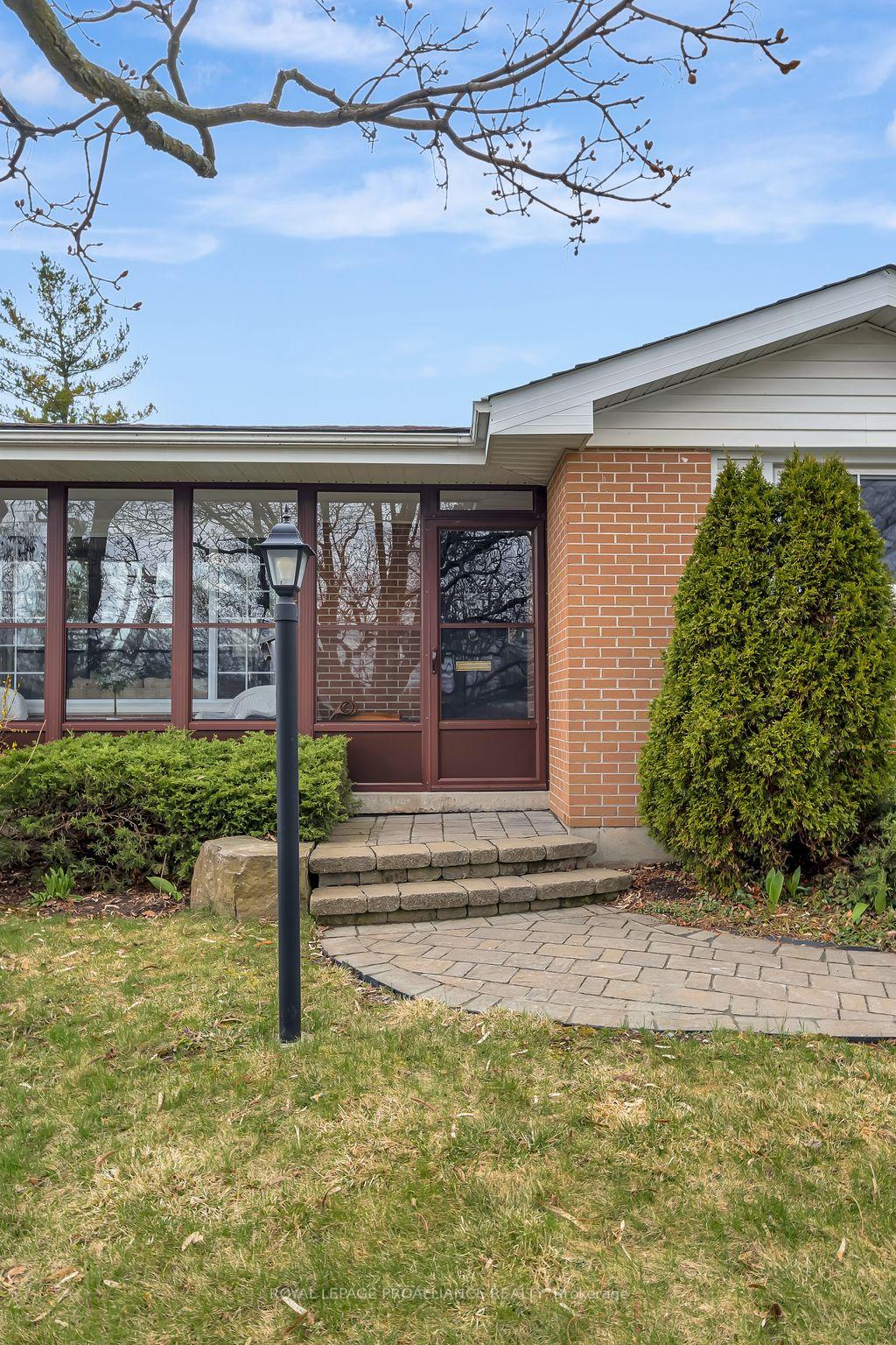 Photo 5 of 96 Jackson Avenue, Belleville, Belleville Ward — HOMEH