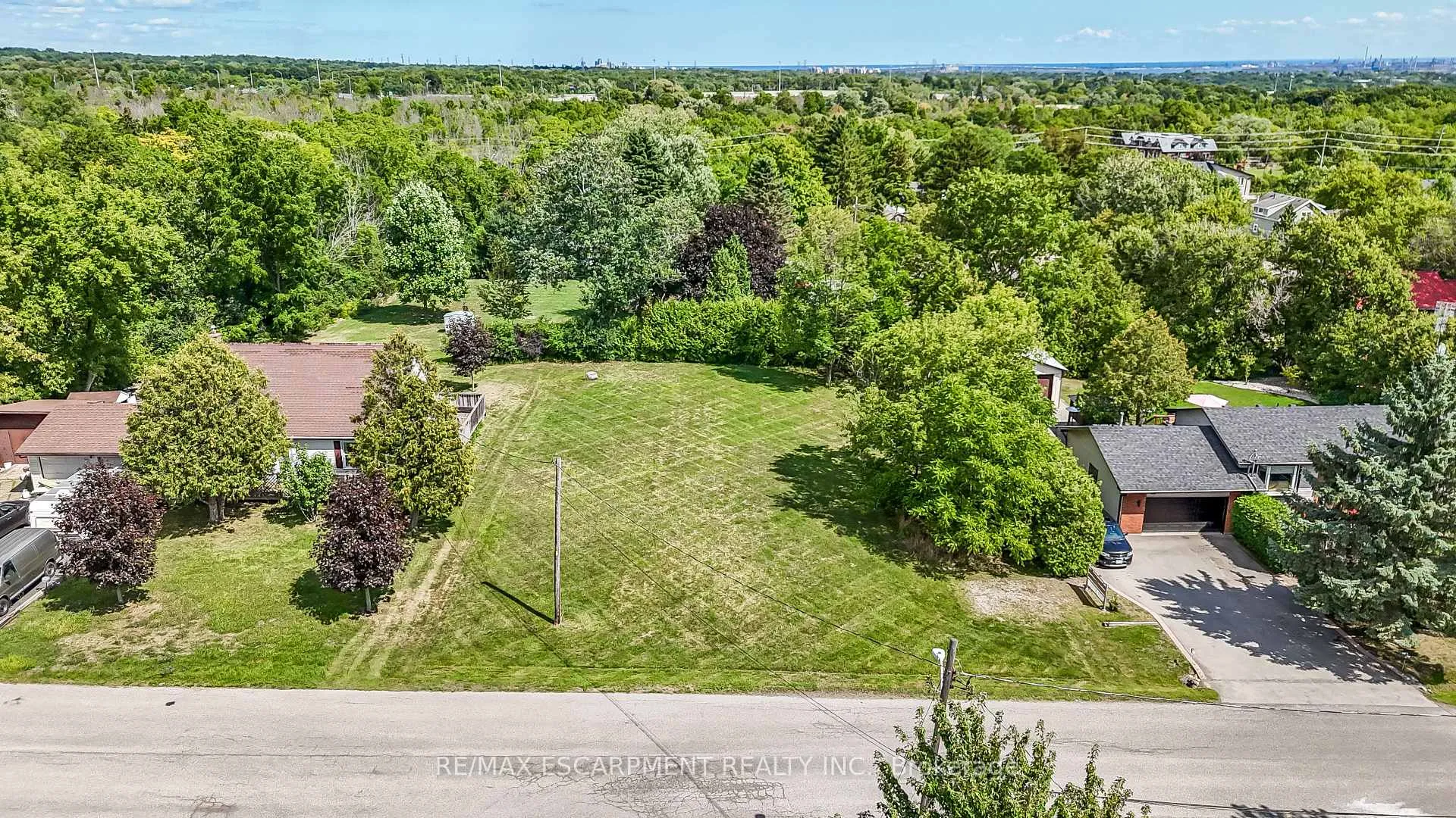 Photo 1 of 29 Fleming Avenue, Hamilton, Dundas — HOMEH