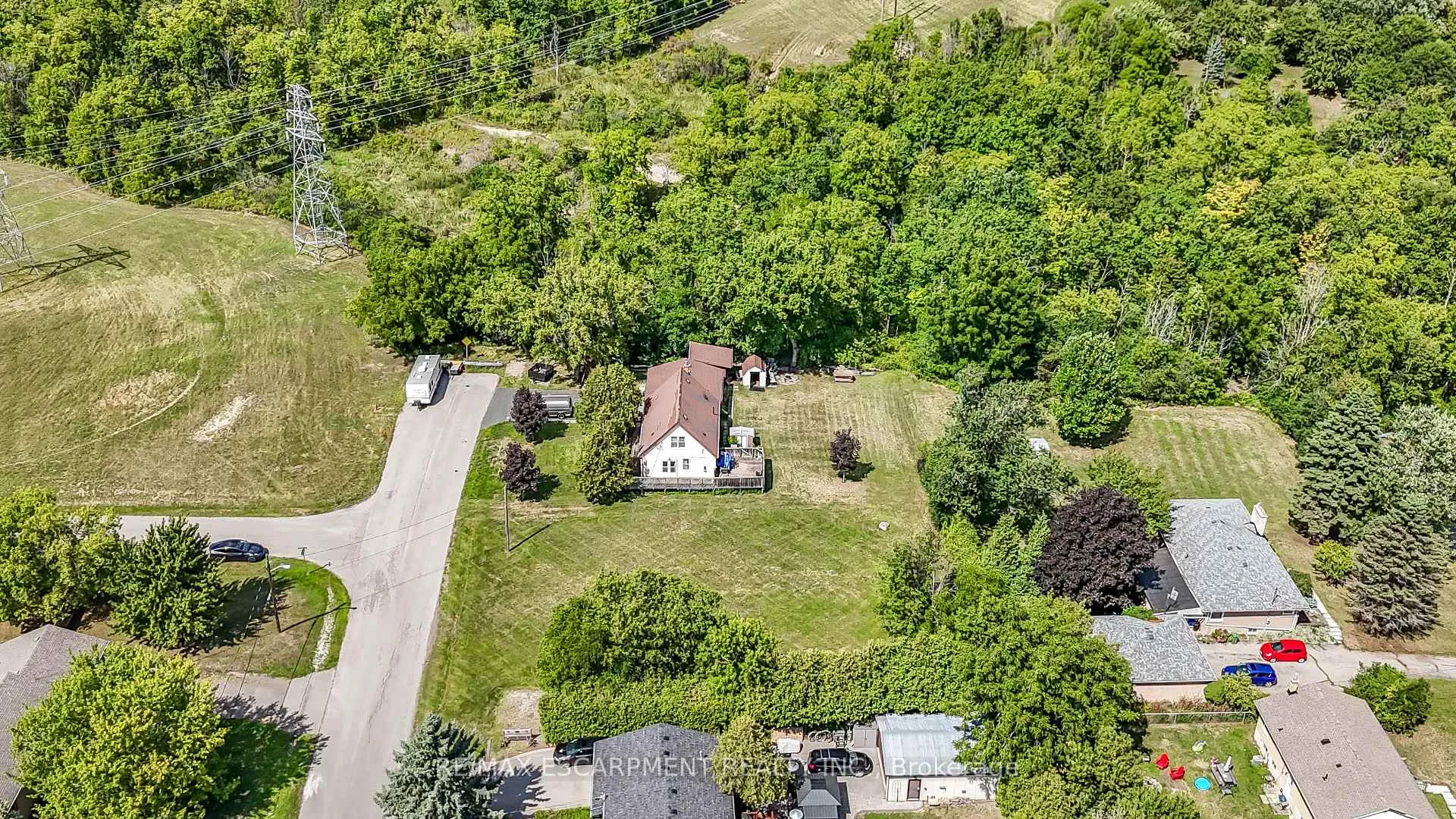 Photo 2 of 29 Fleming Avenue, Hamilton, Dundas — HOMEH