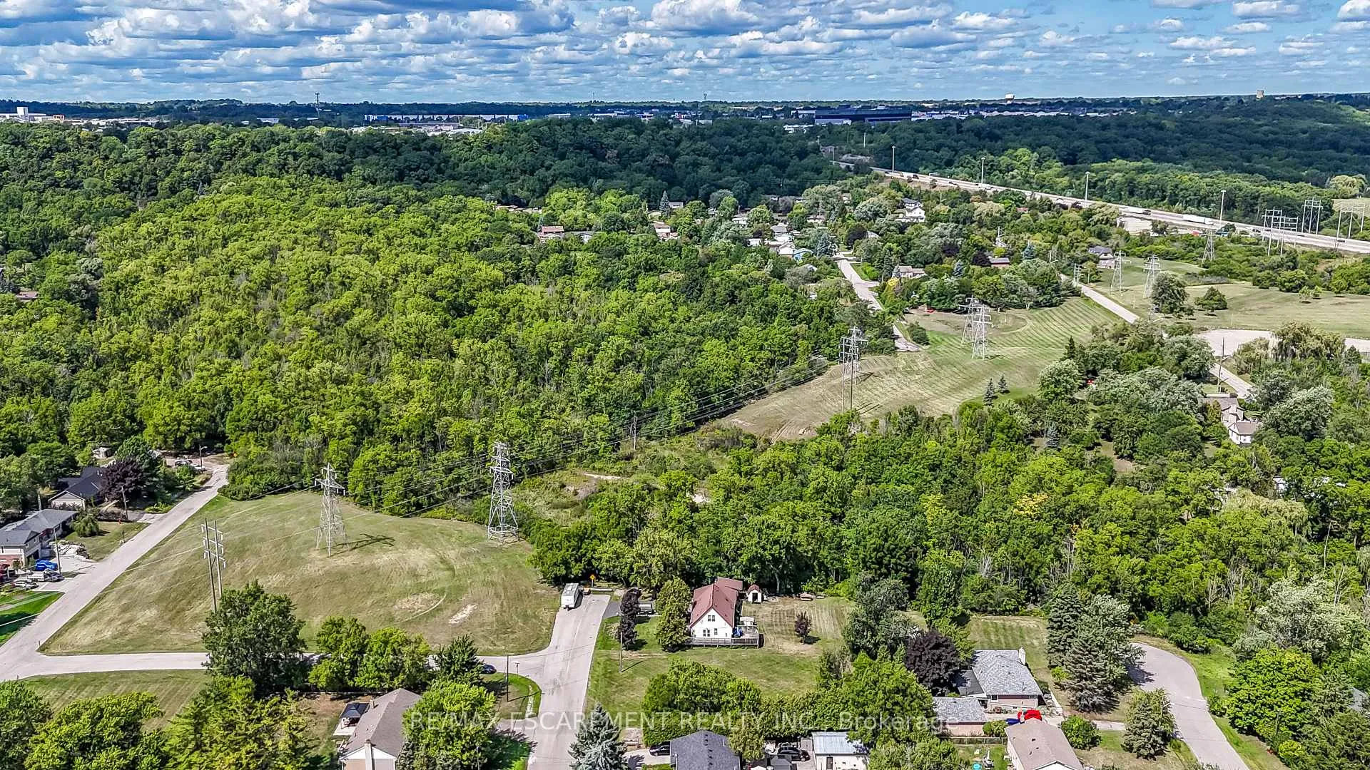 Photo 3 of 29 Fleming Avenue, Hamilton, Dundas — HOMEH