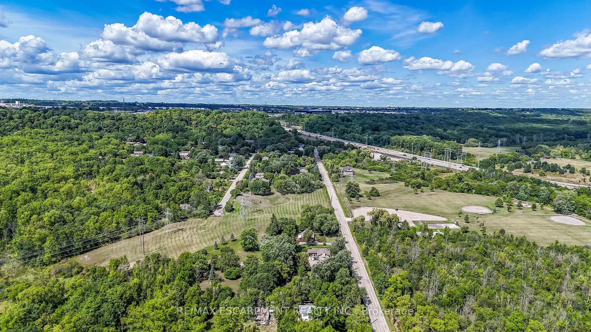 Photo 4 of 29 Fleming Avenue, Hamilton, Dundas — HOMEH