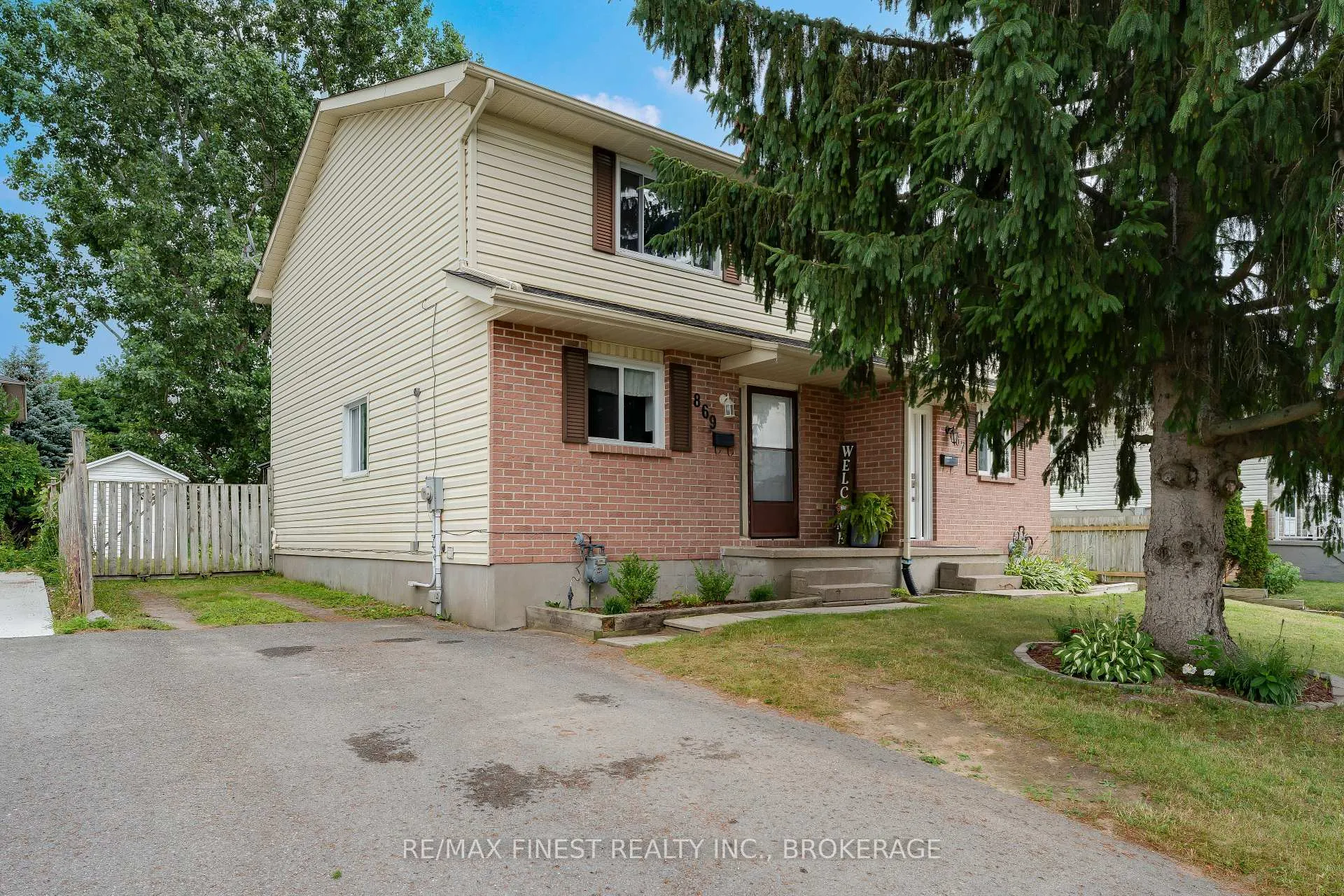Photo 2 of 869 Larchwood Crescent, Kingston, City Northwest — HOMEH