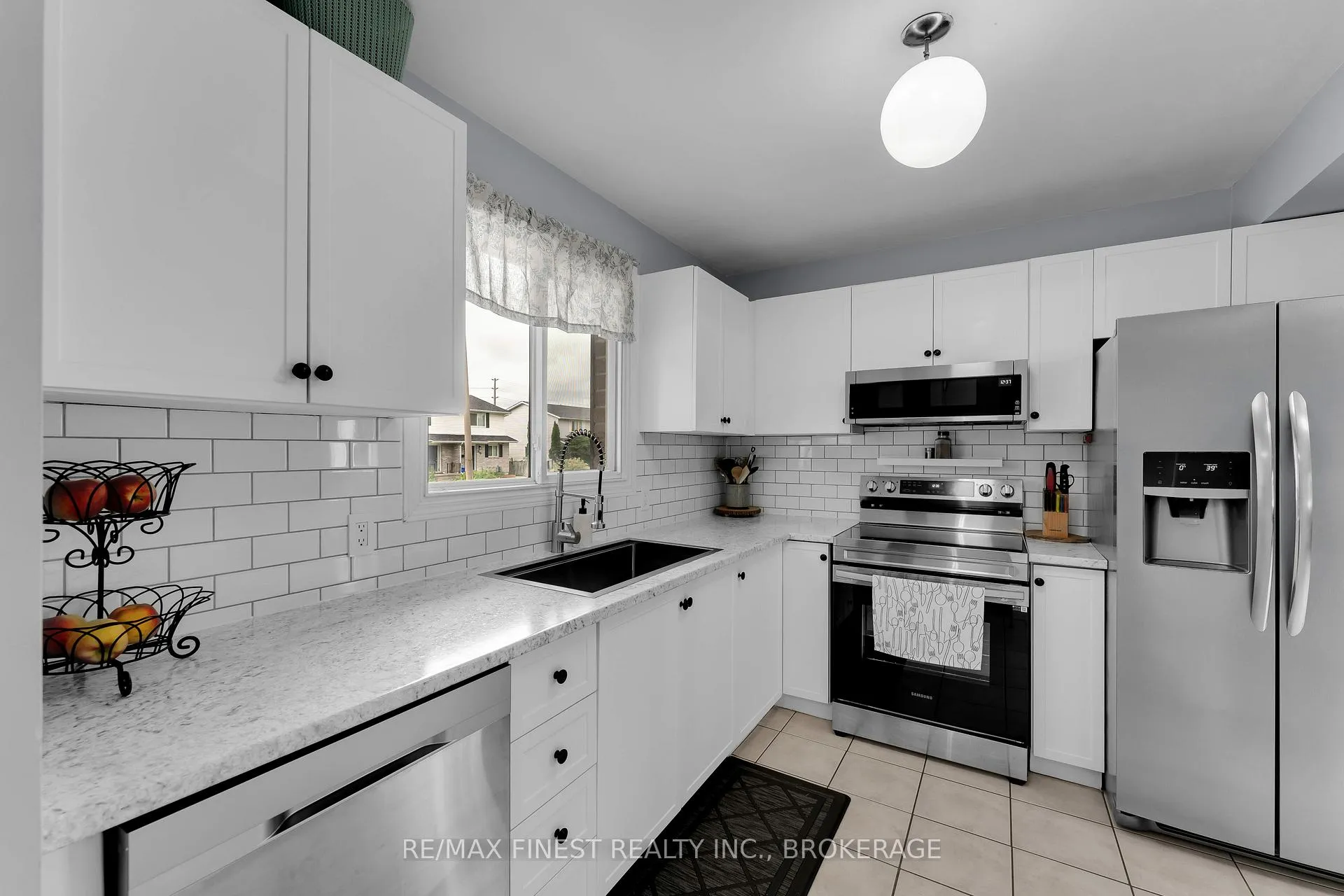 Photo 9 of 869 Larchwood Crescent, Kingston, City Northwest — HOMEH