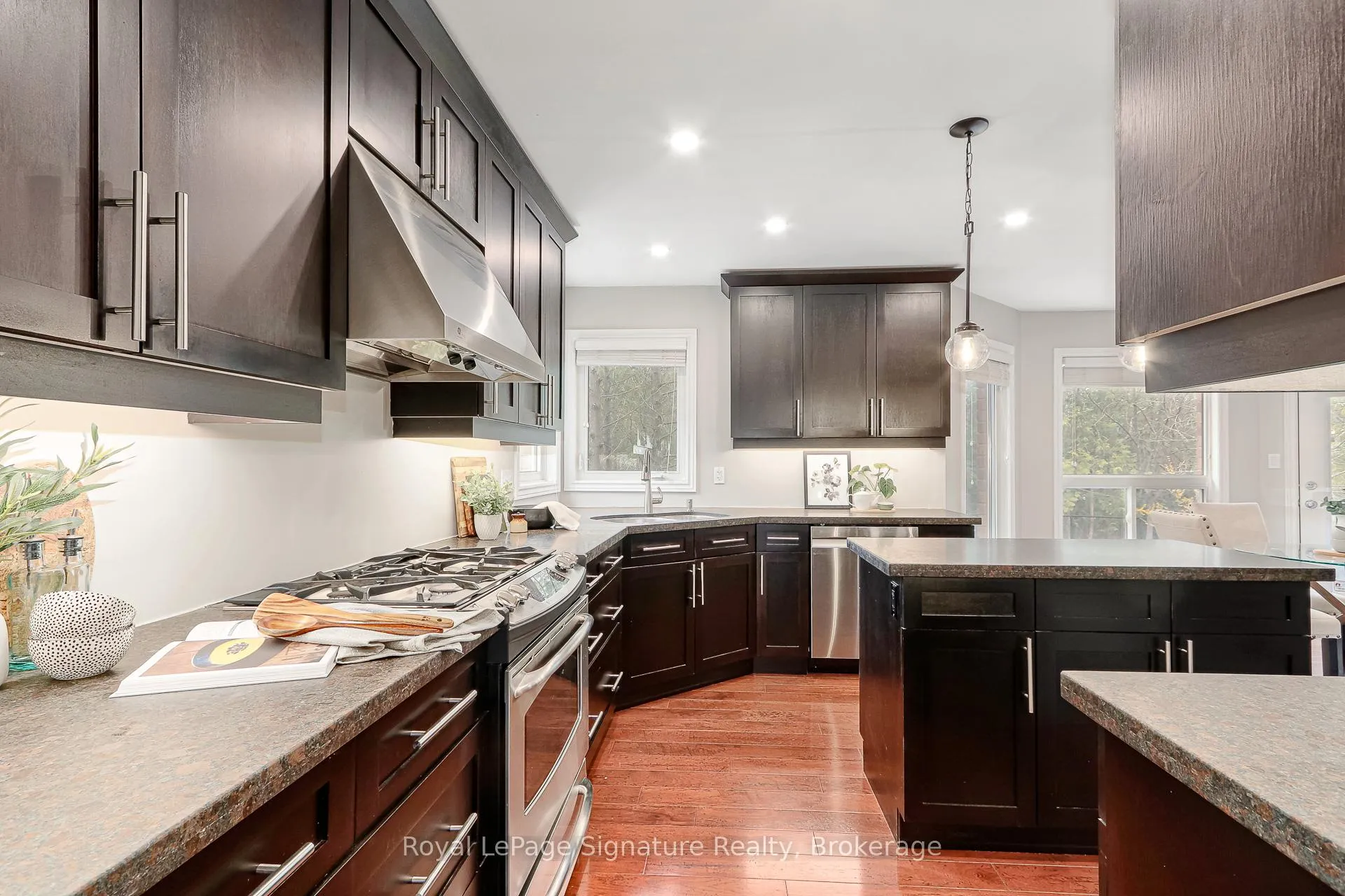 Photo 12 of 31 Brooke Avenue, Collingwood — HOMEH