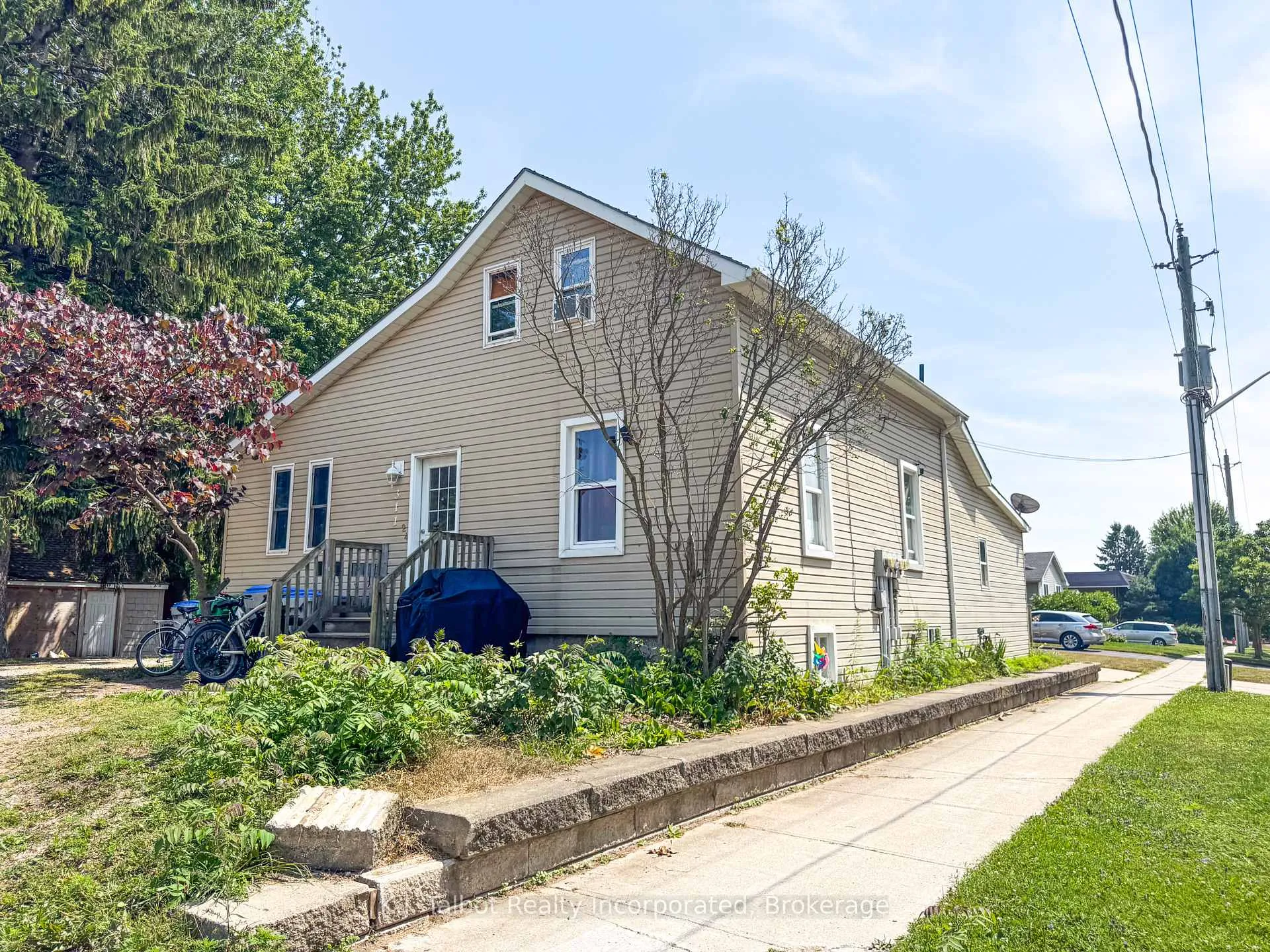 Photo 2 of 311 Gibbons Street S, Goderich, Goderich (Town) — HOMEH