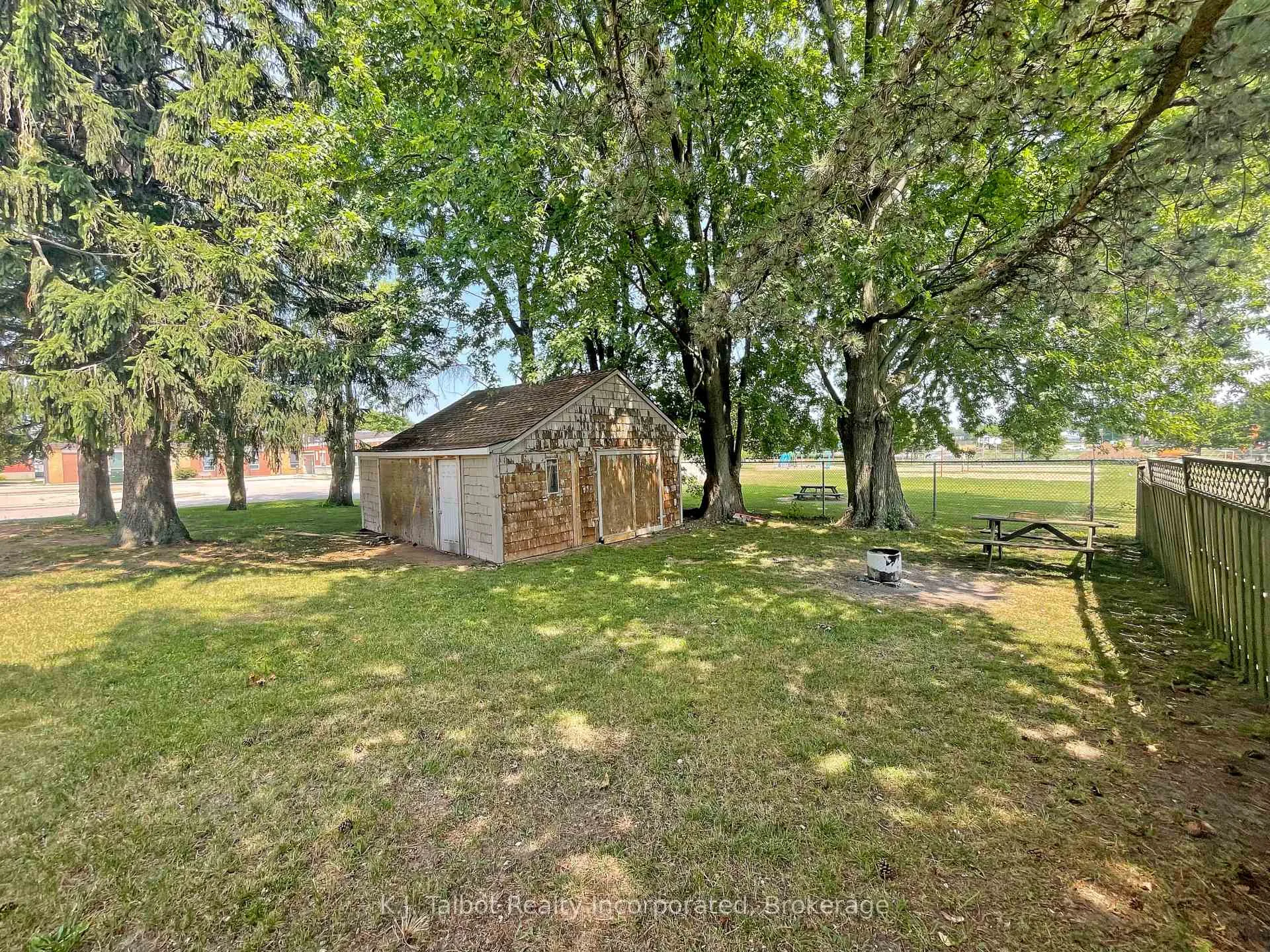 Photo 5 of 311 Gibbons Street S, Goderich, Goderich (Town) — HOMEH