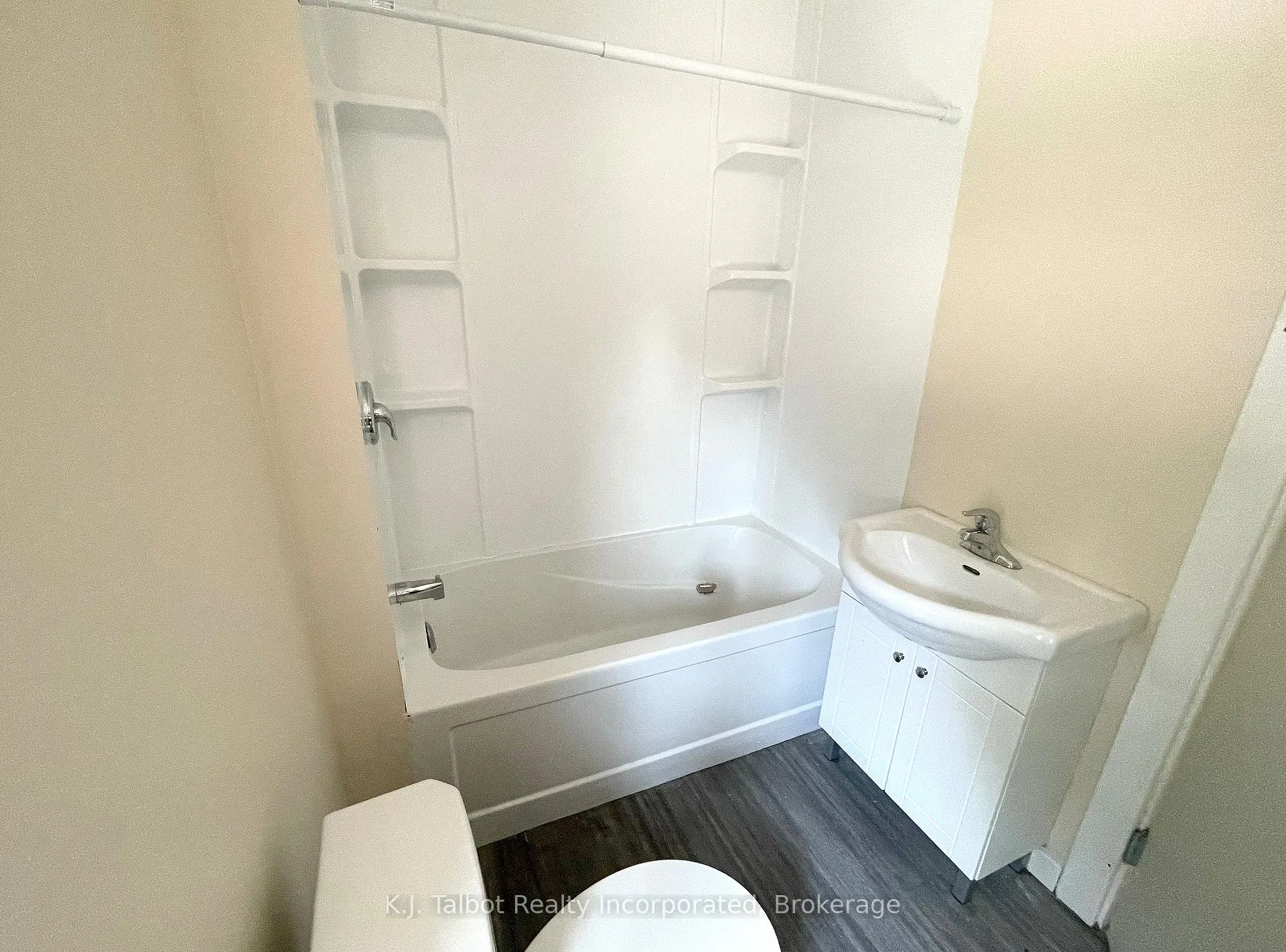 Photo 9 of 311 Gibbons Street S, Goderich, Goderich (Town) — HOMEH