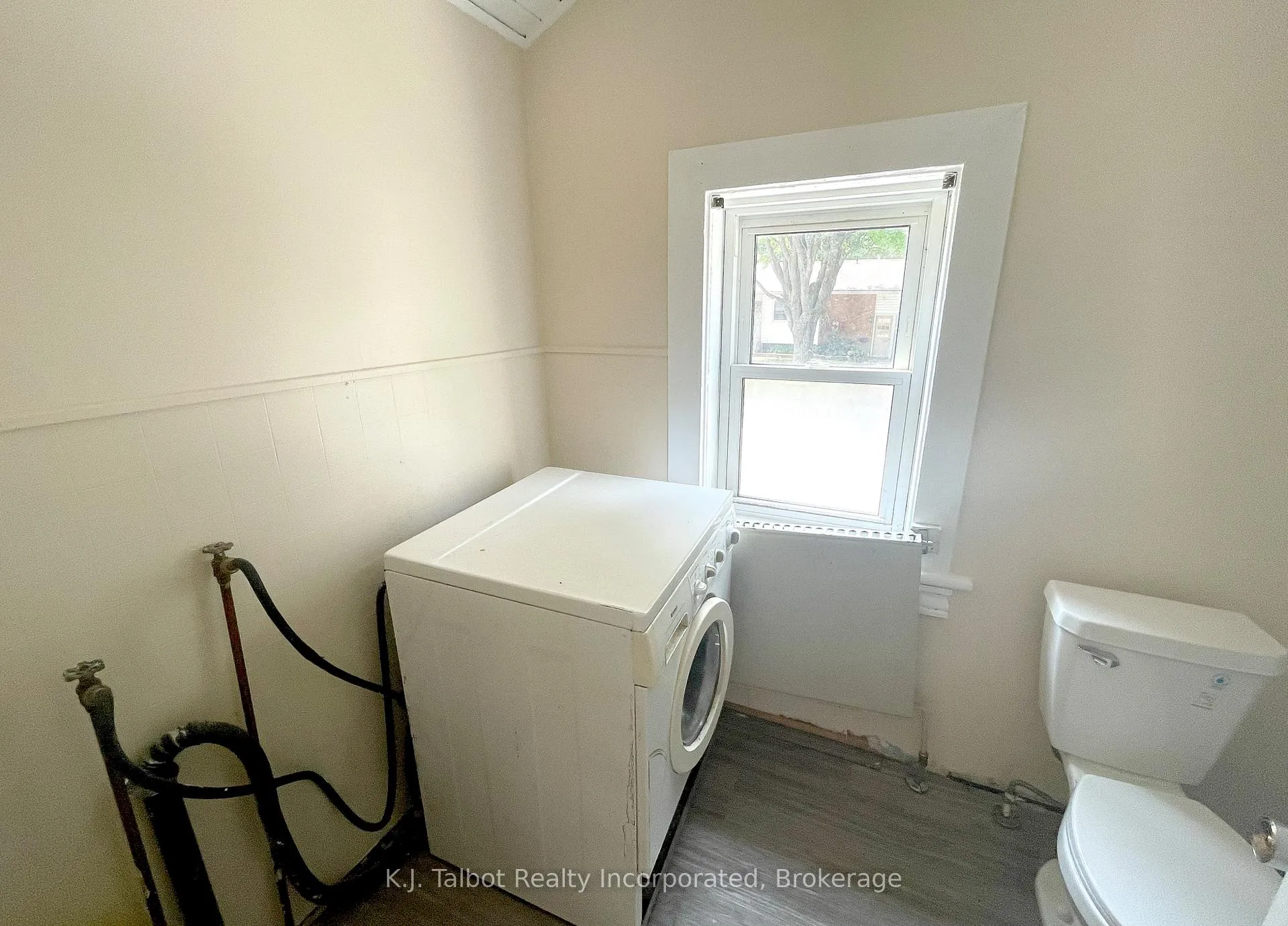 Photo 10 of 311 Gibbons Street S, Goderich, Goderich (Town) — HOMEH