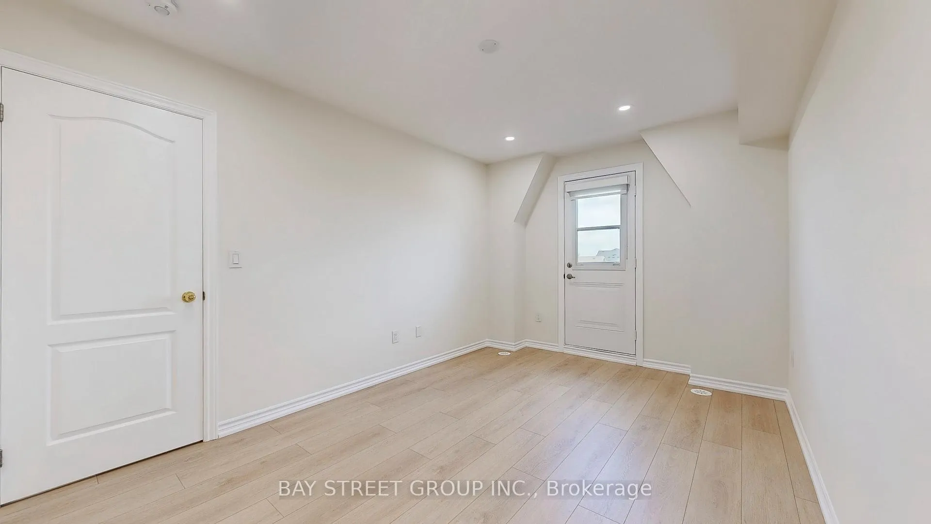 Photo 13 of Unit 22, 181 Parktree Drive, Vaughan, Maple — HOMEH