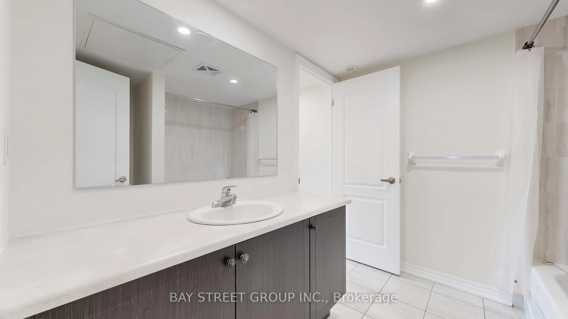 Photo 14 of Unit 22, 181 Parktree Drive, Vaughan, Maple — HOMEH