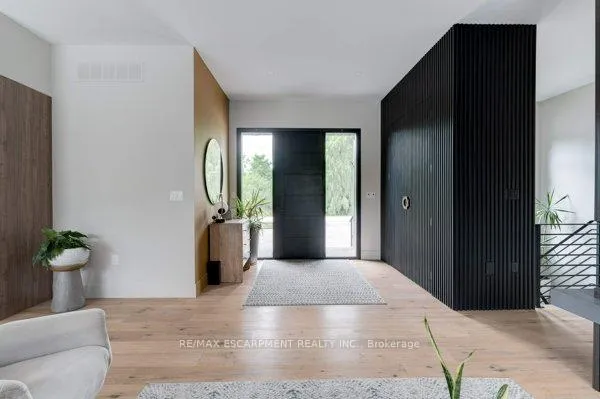 Photo 4 of 46 Zellens Road, Hamilton, Dundas — HOMEH