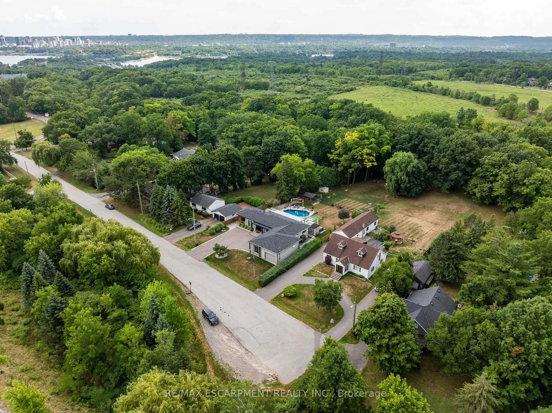 Photo 48 of 46 Zellens Road, Hamilton, Dundas — HOMEH