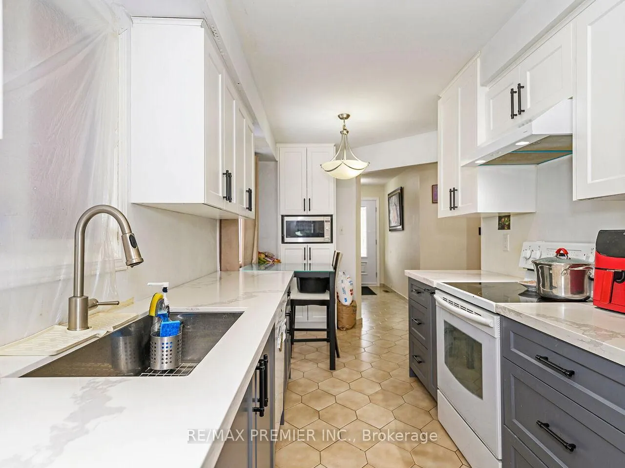 Photo 8 of 63 New Seabury Drive, Vaughan, Glen Shields — HOMEH