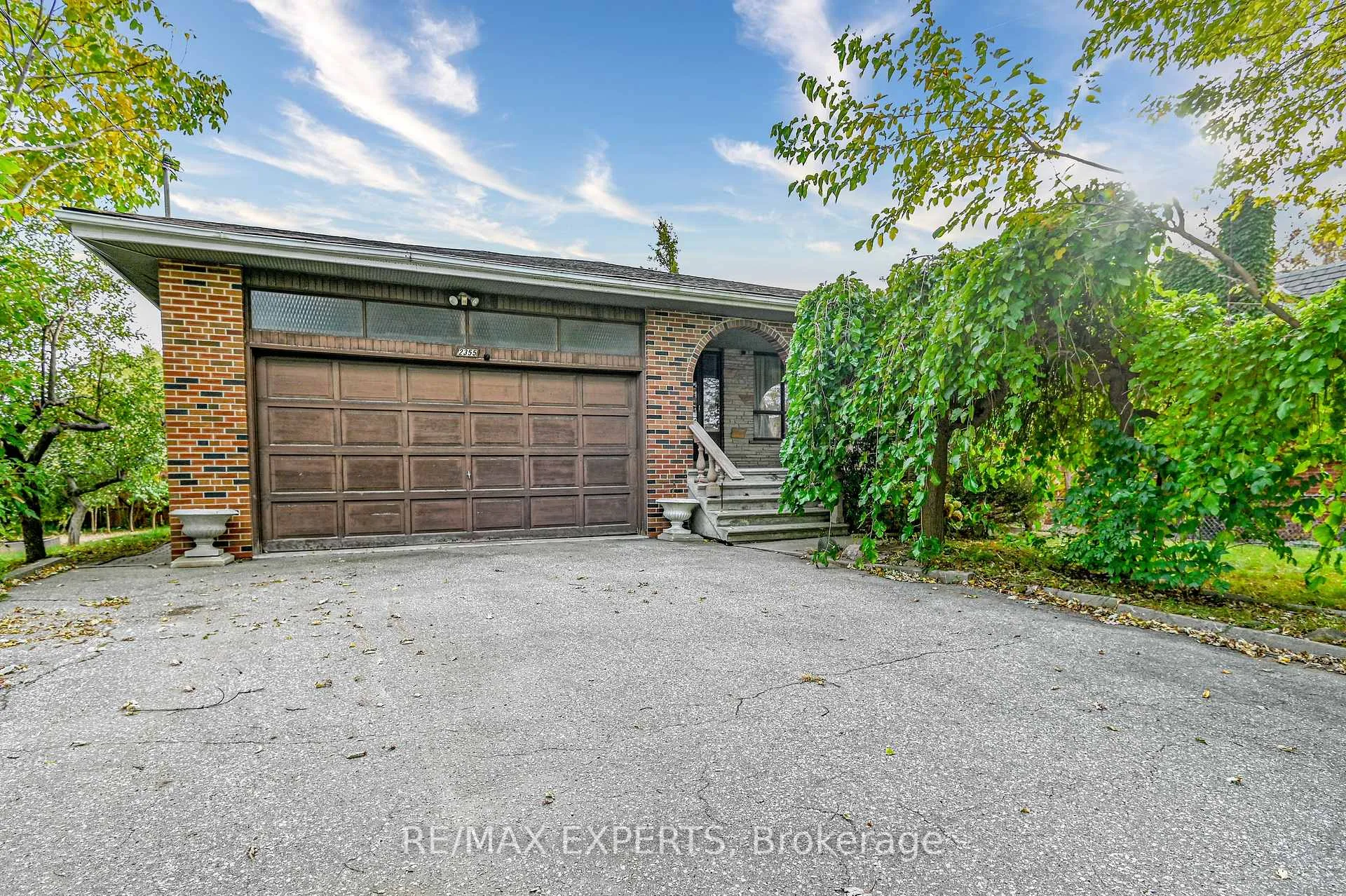 Photo 2 of 2355 Major Mackenzie Drive, Vaughan, Maple — HOMEH
