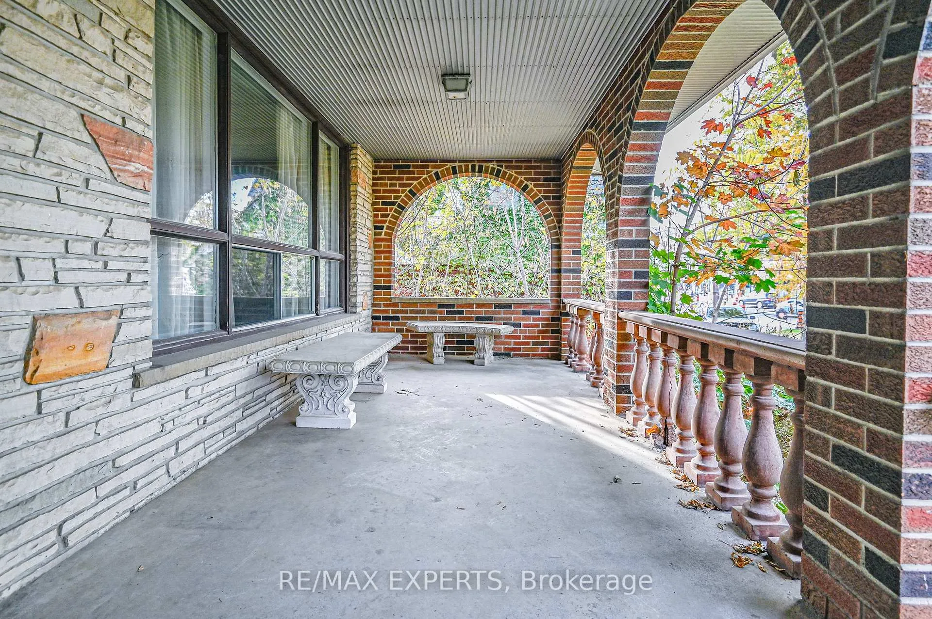 Photo 4 of 2355 Major Mackenzie Drive, Vaughan, Maple — HOMEH