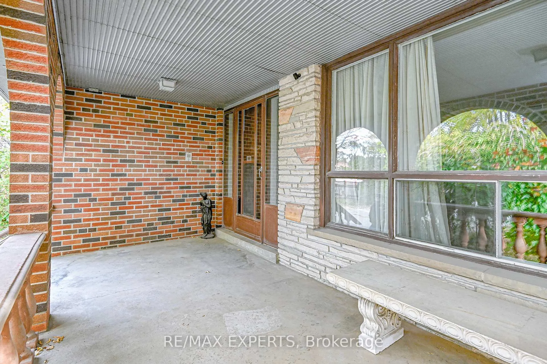 Photo 5 of 2355 Major Mackenzie Drive, Vaughan, Maple — HOMEH