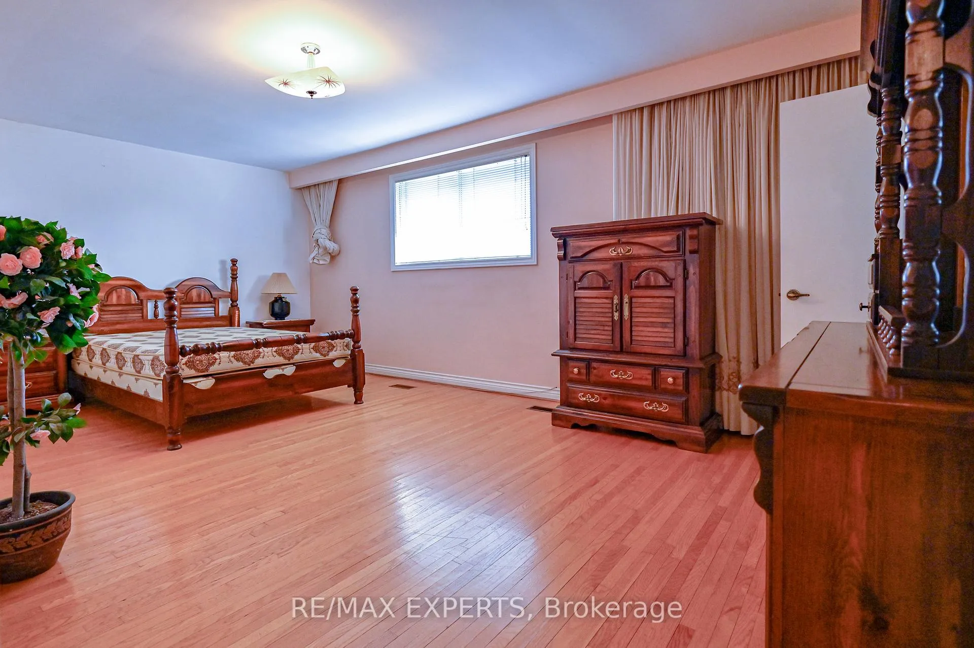 Photo 15 of 2355 Major Mackenzie Drive, Vaughan, Maple — HOMEH