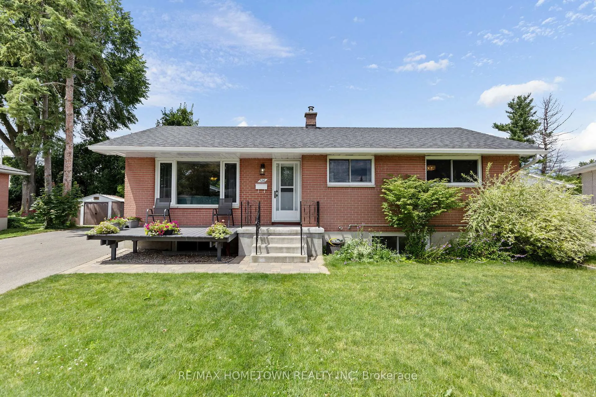 Photo 2 of 126 Manor Drive, Brockville — HOMEH